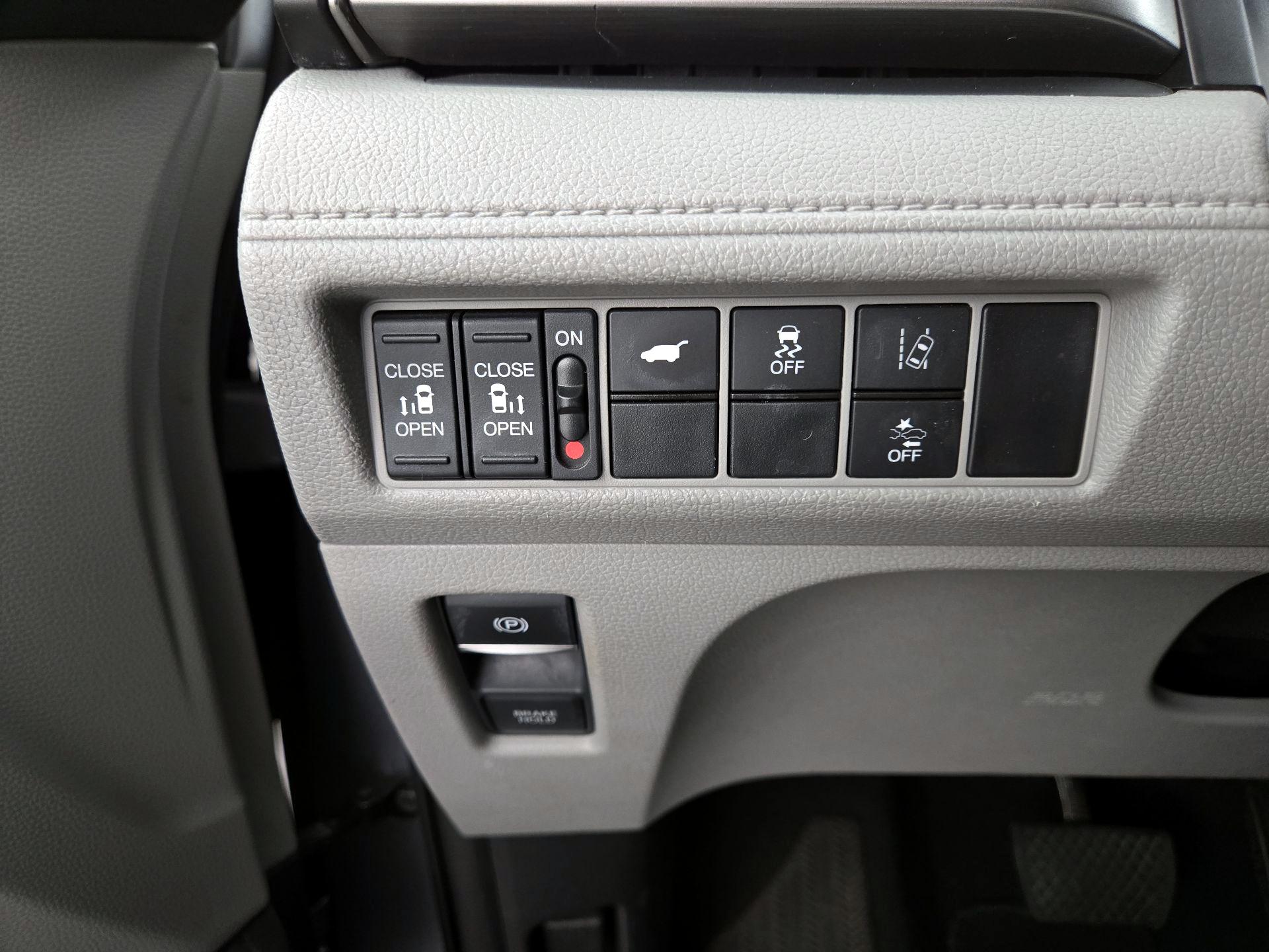 Thumbnail: 2018 Honda Odyssey - 13