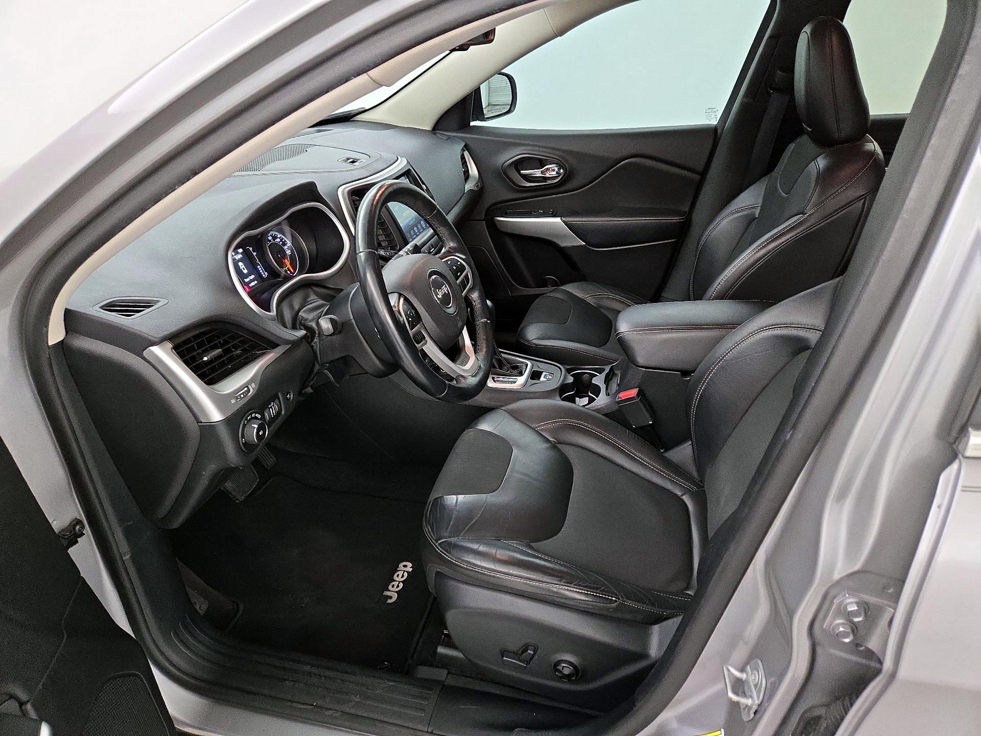 Thumbnail: 2018 Jeep Cherokee - 11