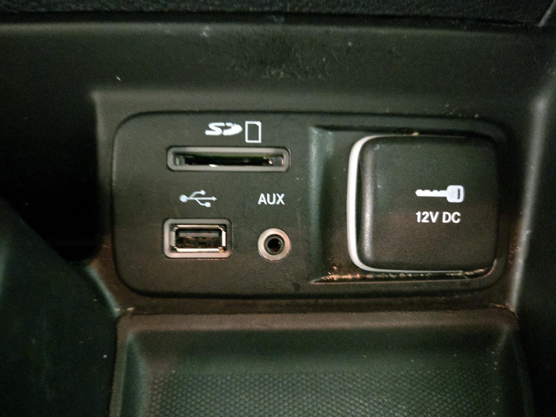 Thumbnail: 2018 Jeep Cherokee - 19