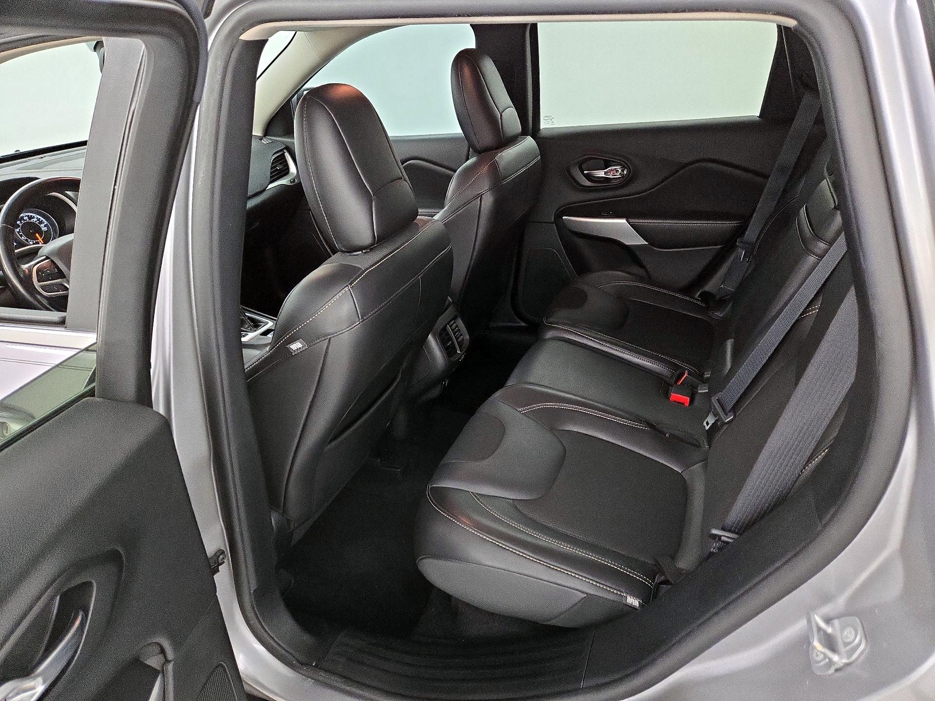 Thumbnail: 2018 Jeep Cherokee - 20