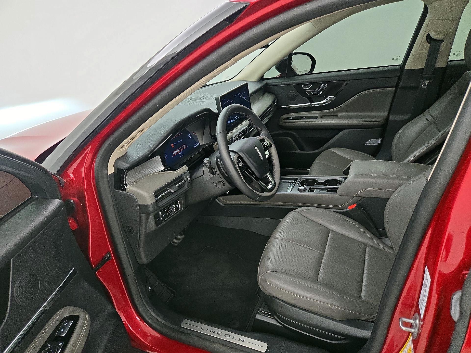 Thumbnail: 2023 Lincoln Corsair - 11