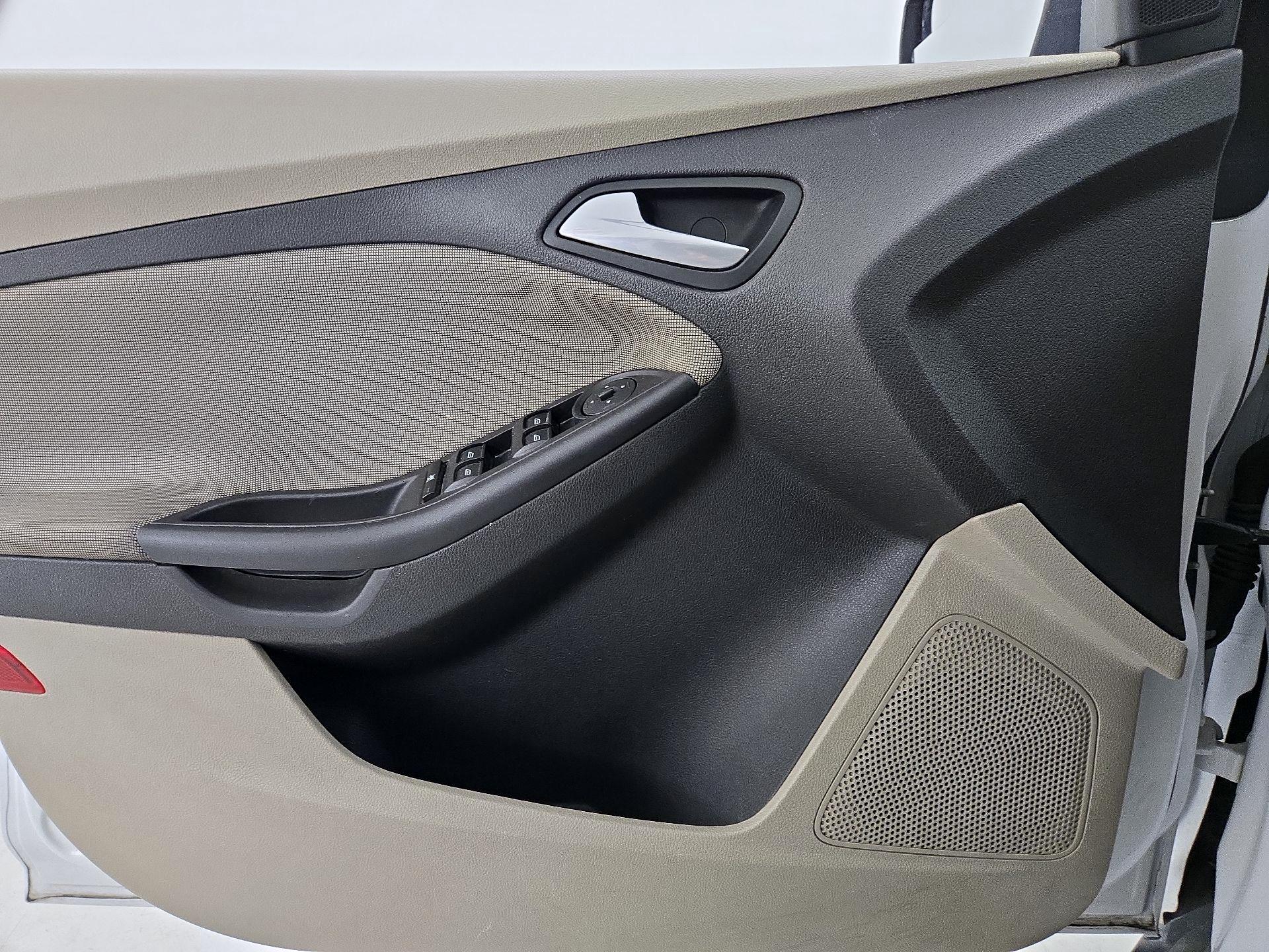 Thumbnail: 2014 Ford Focus - 12