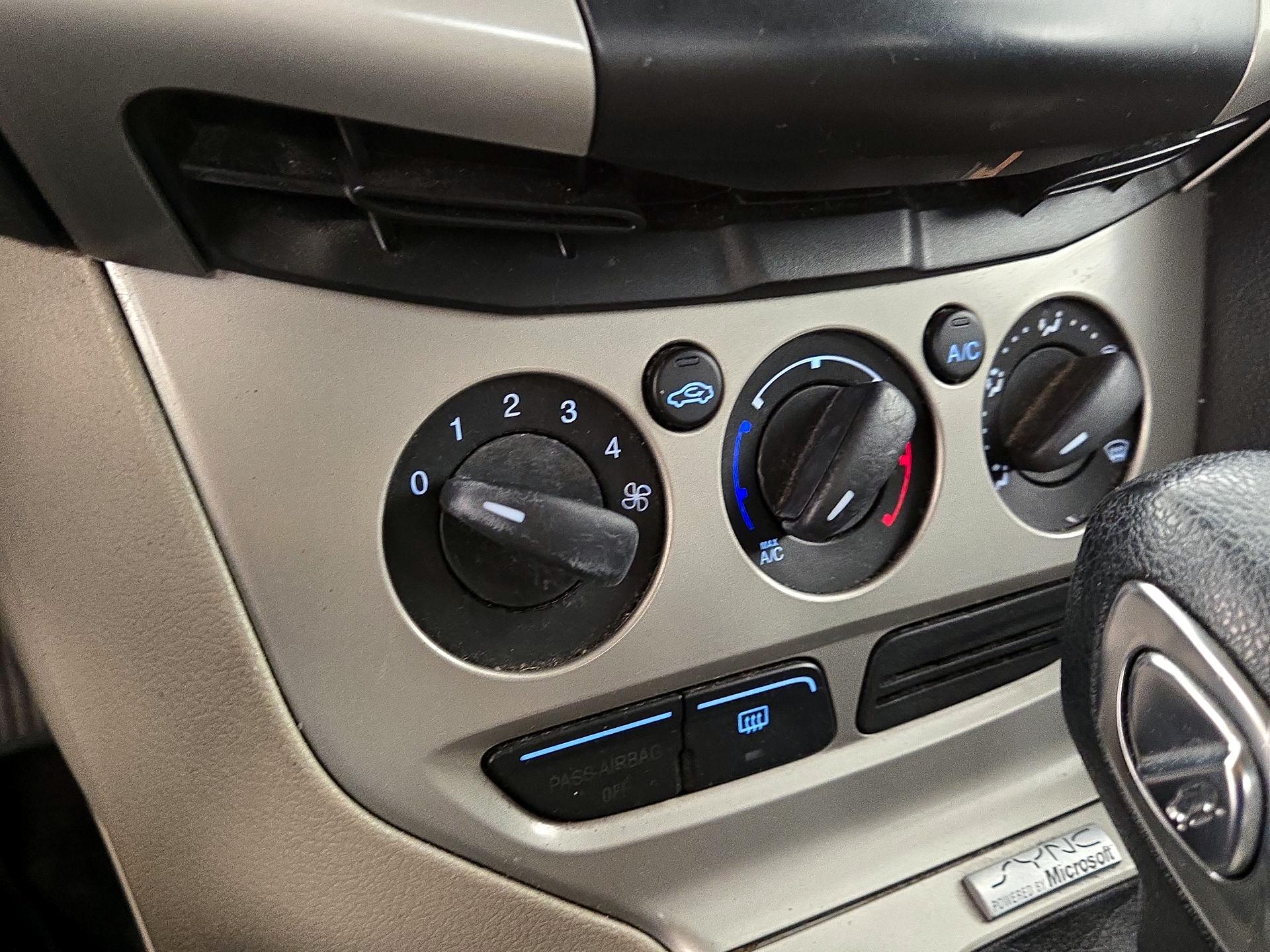 Thumbnail: 2014 Ford Focus - 15