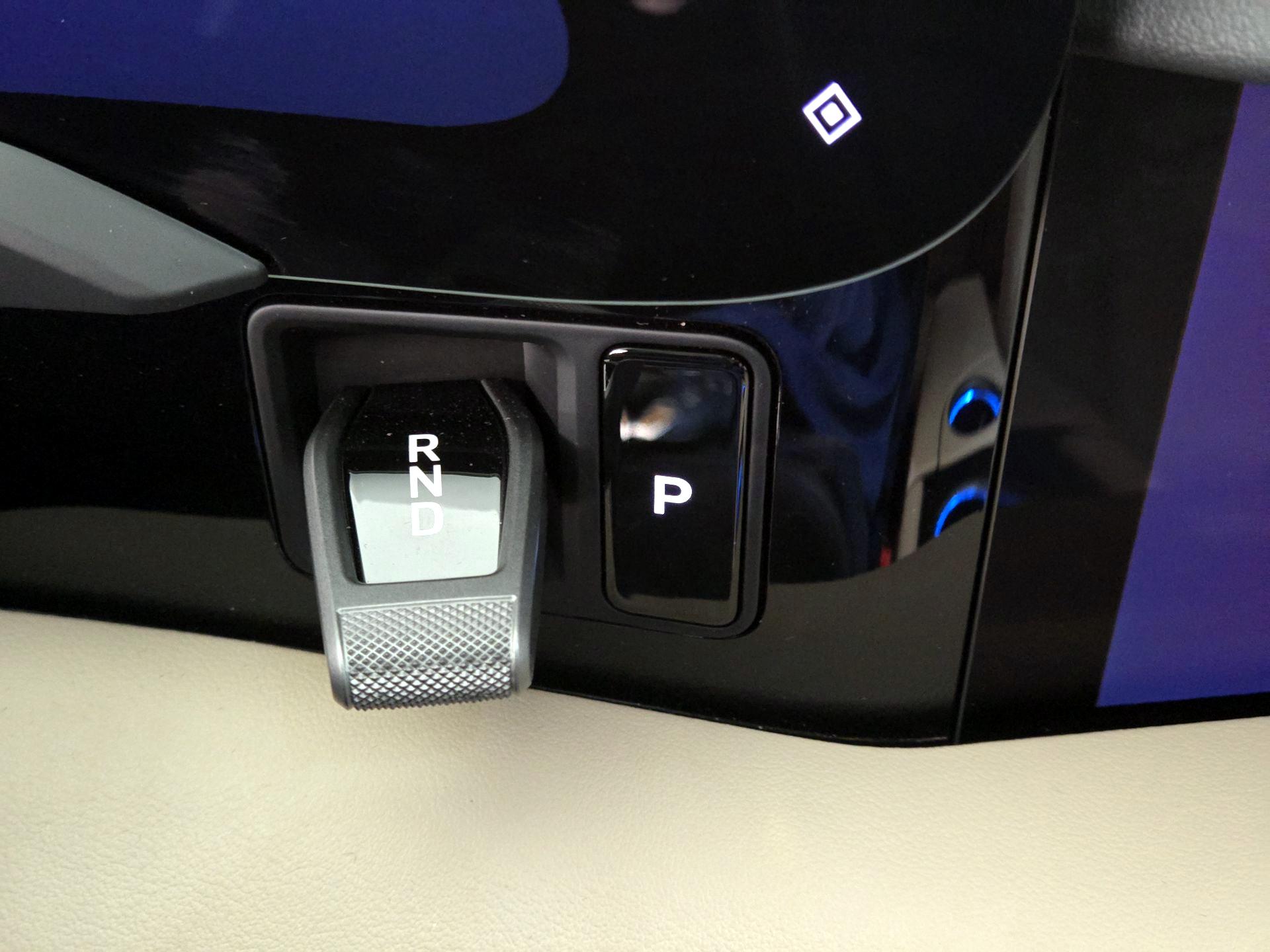 Thumbnail: 2025 Porsche Taycan - 17