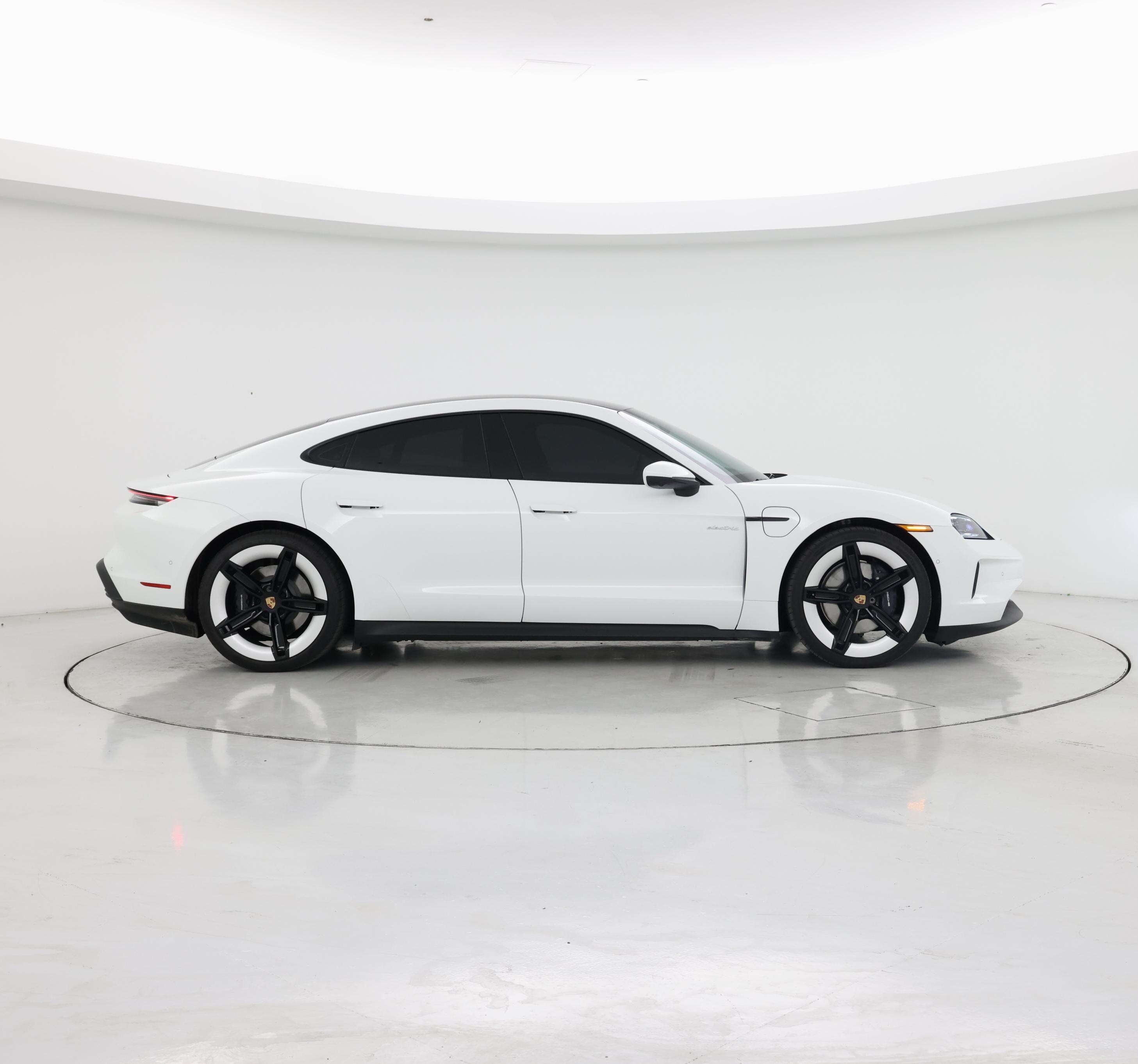 Thumbnail: 2025 Porsche Taycan - 7