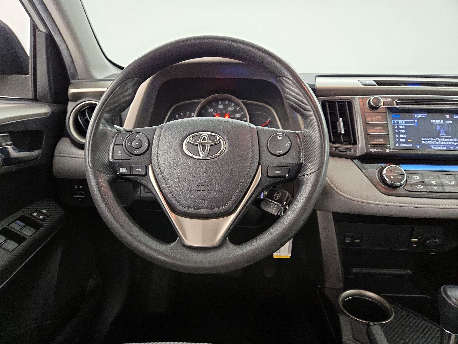 Thumbnail: 2015 Toyota RAV4 - 10