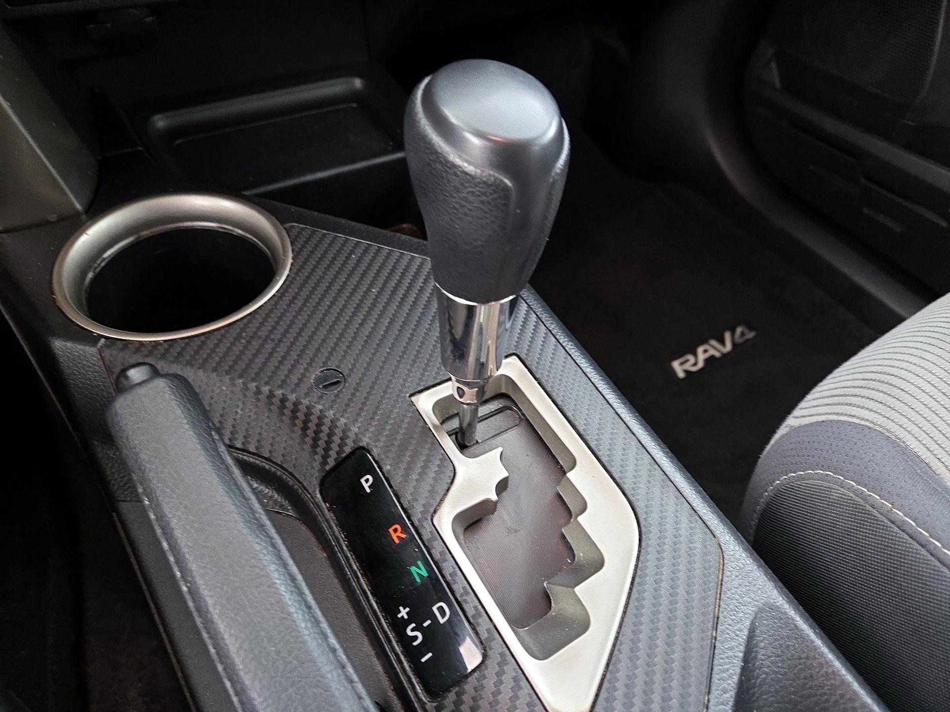 Thumbnail: 2015 Toyota RAV4 - 17