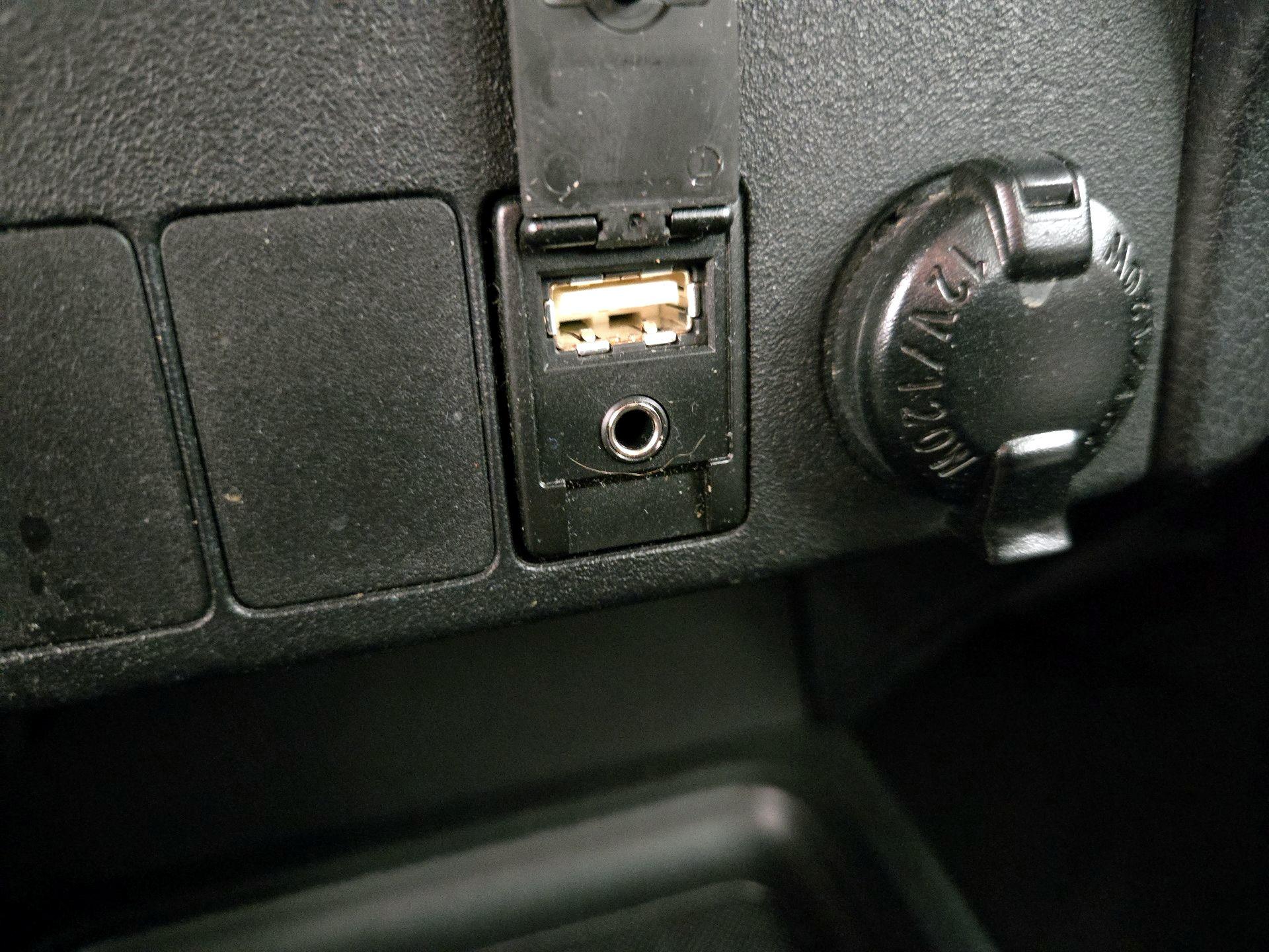 Thumbnail: 2015 Toyota RAV4 - 18