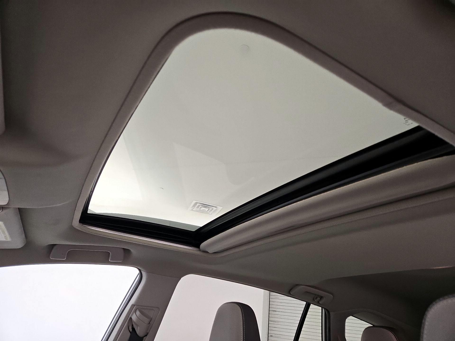 Thumbnail: 2015 Toyota RAV4 - 19