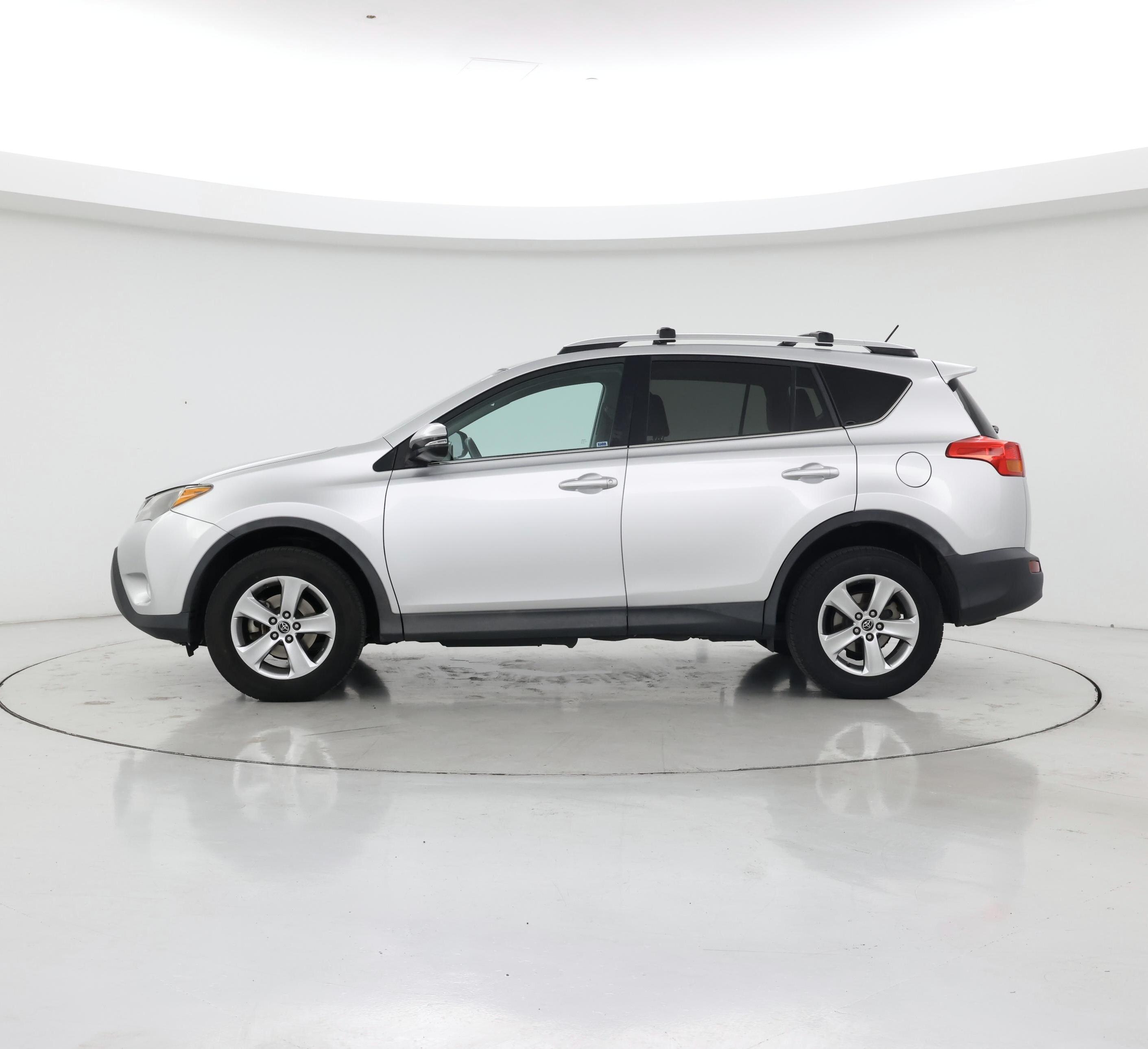 Thumbnail: 2015 Toyota RAV4 - 3