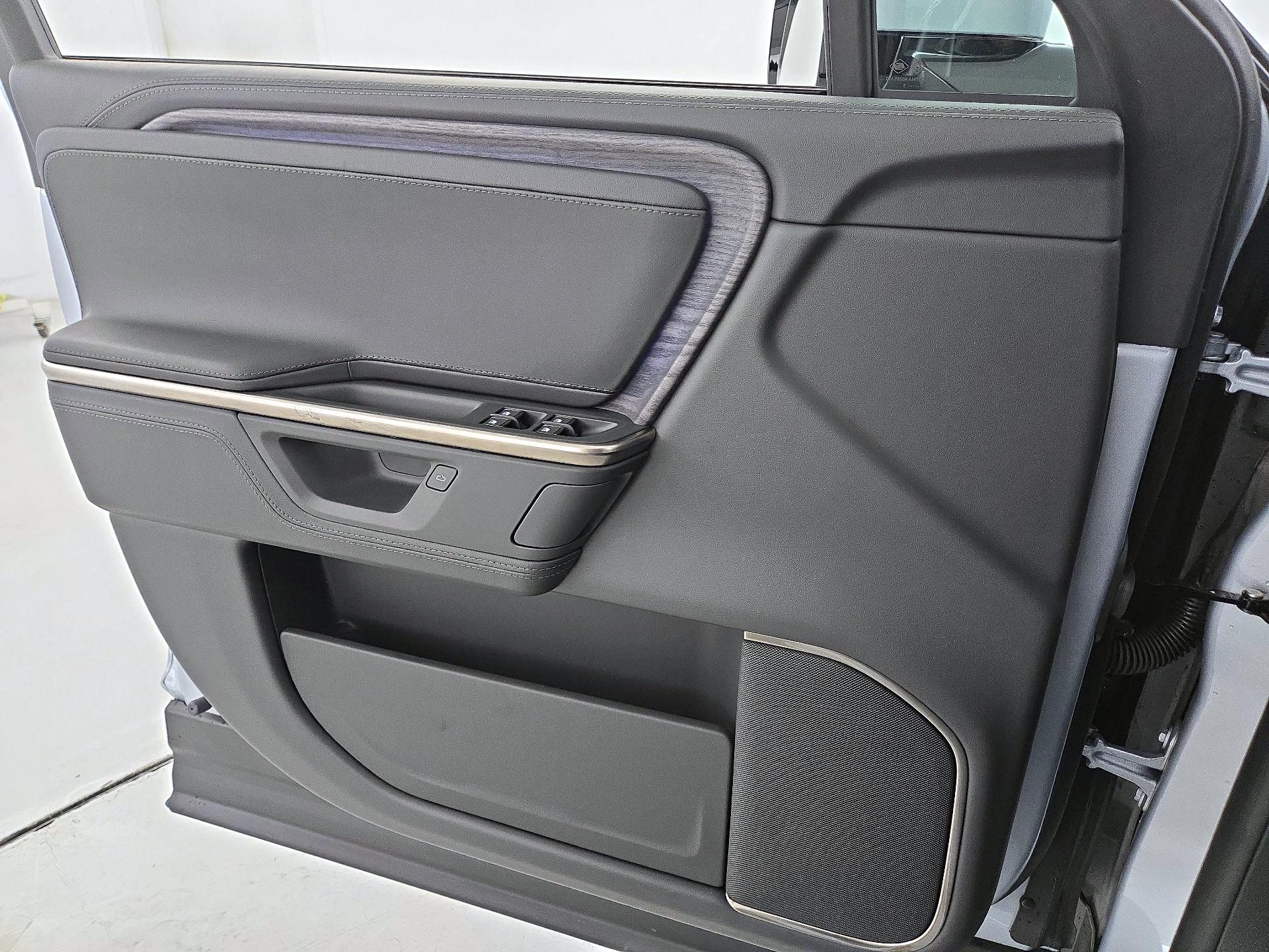 Thumbnail: 2026 Rivian R1S - 12