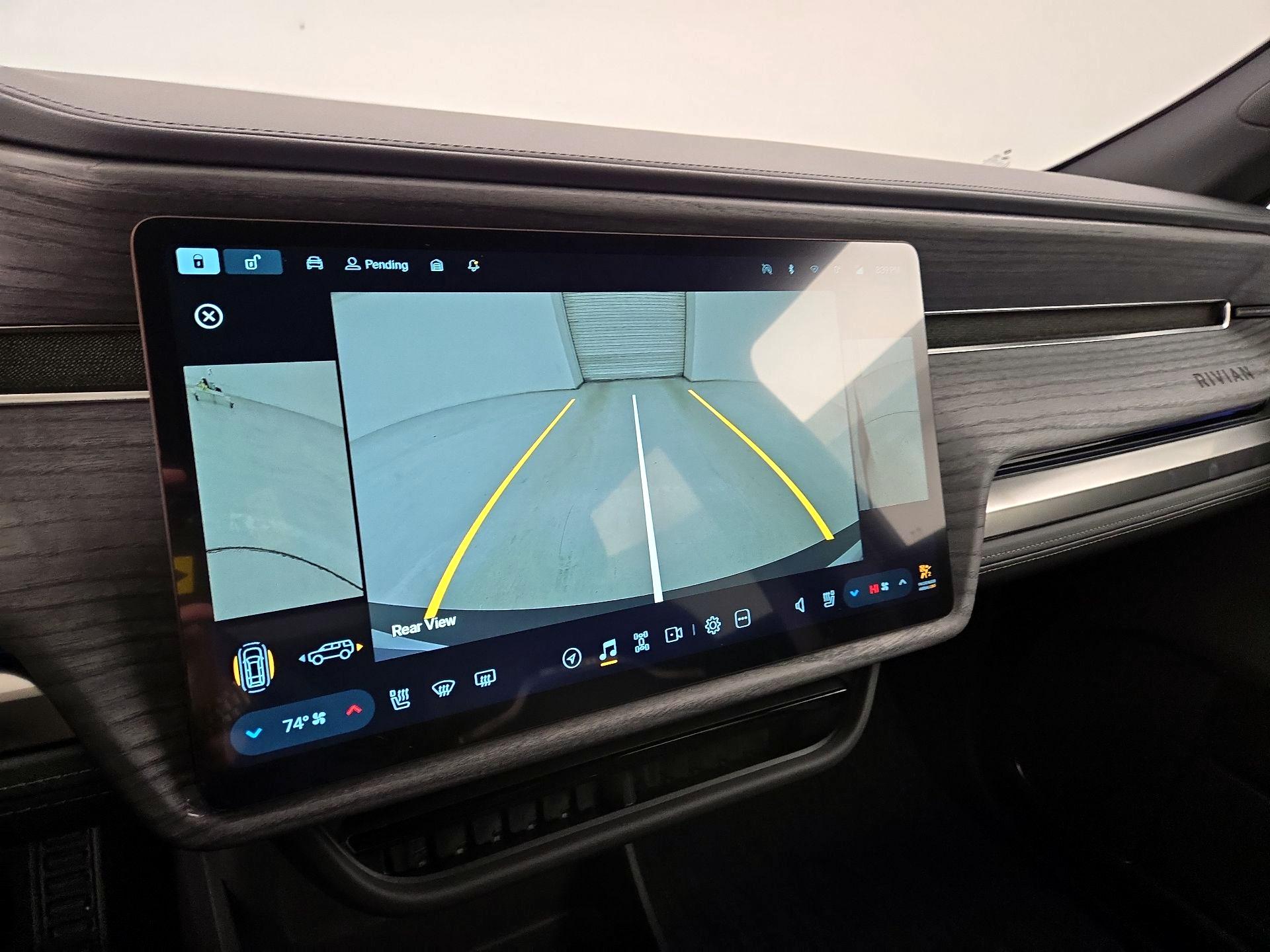 Thumbnail: 2026 Rivian R1S - 14