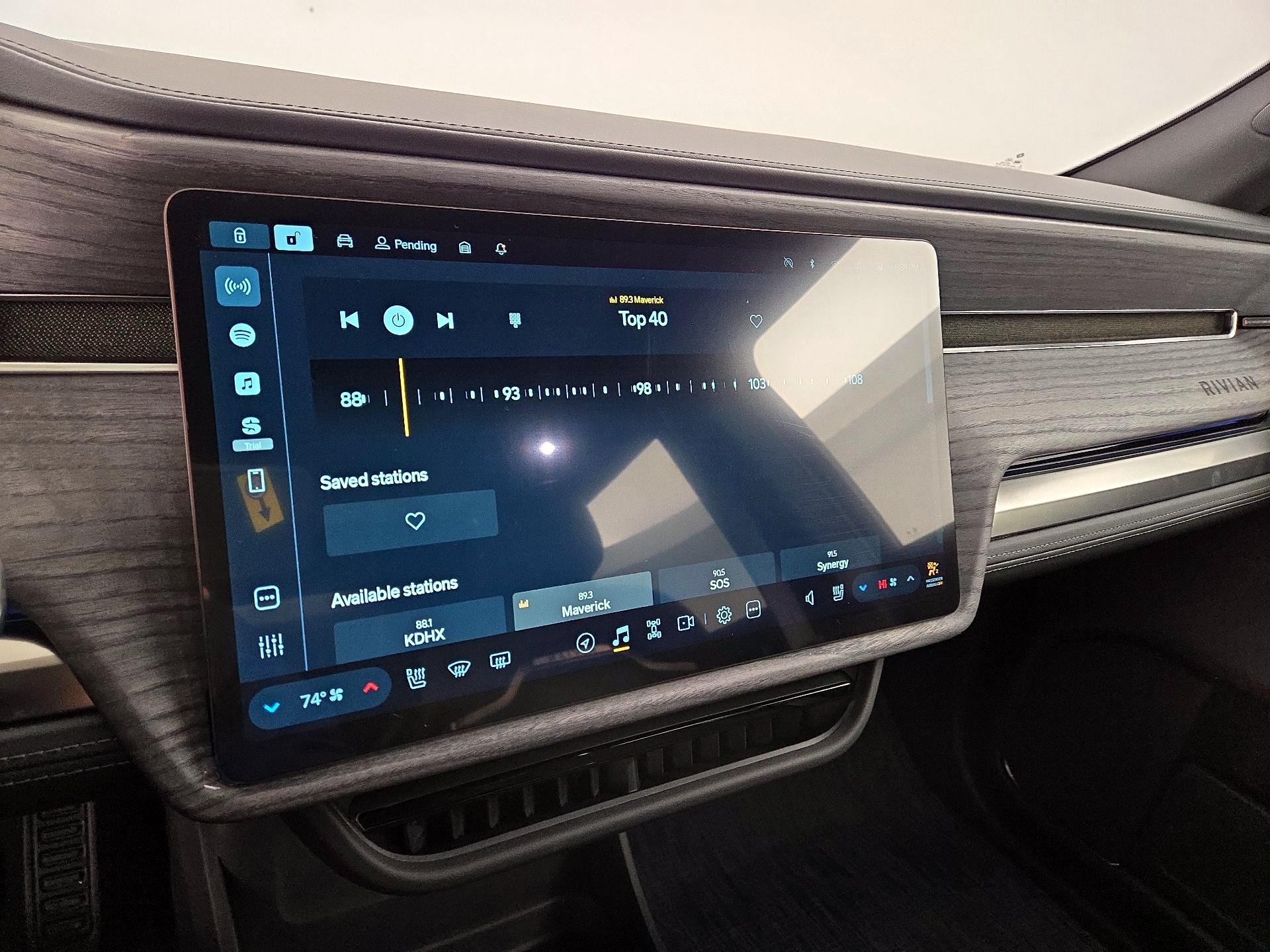 Thumbnail: 2026 Rivian R1S - 15