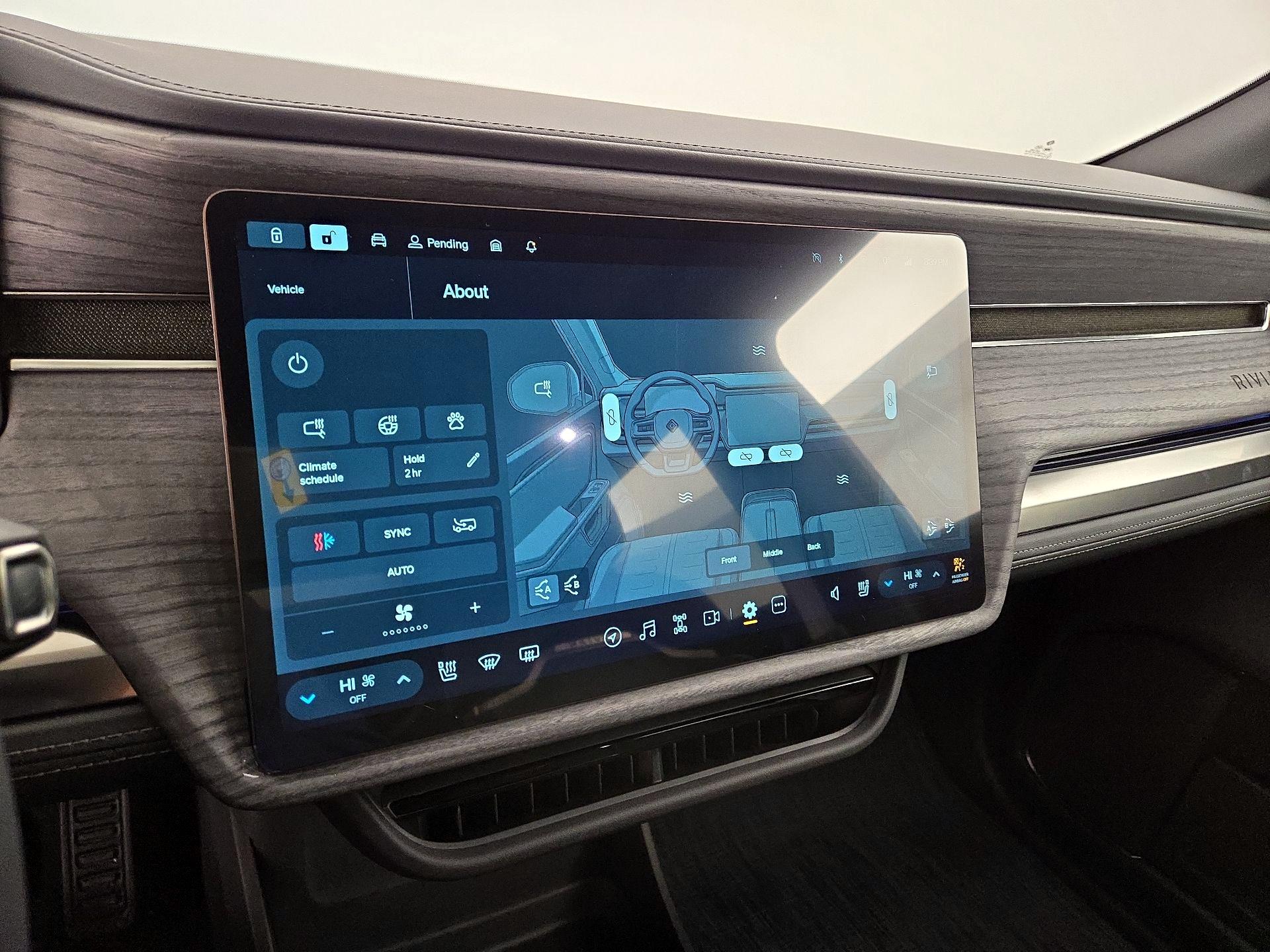 Thumbnail: 2026 Rivian R1S - 16