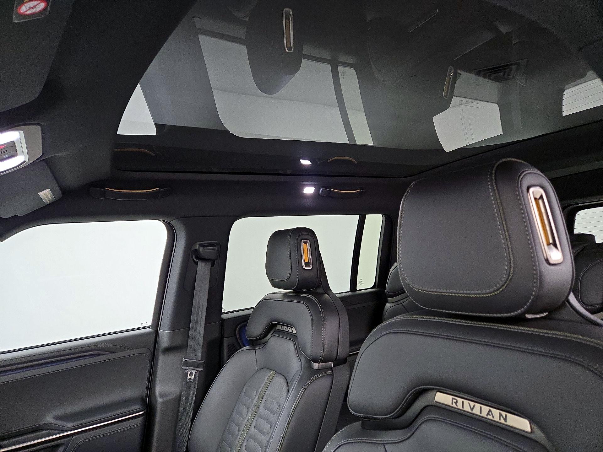 Thumbnail: 2026 Rivian R1S - 19