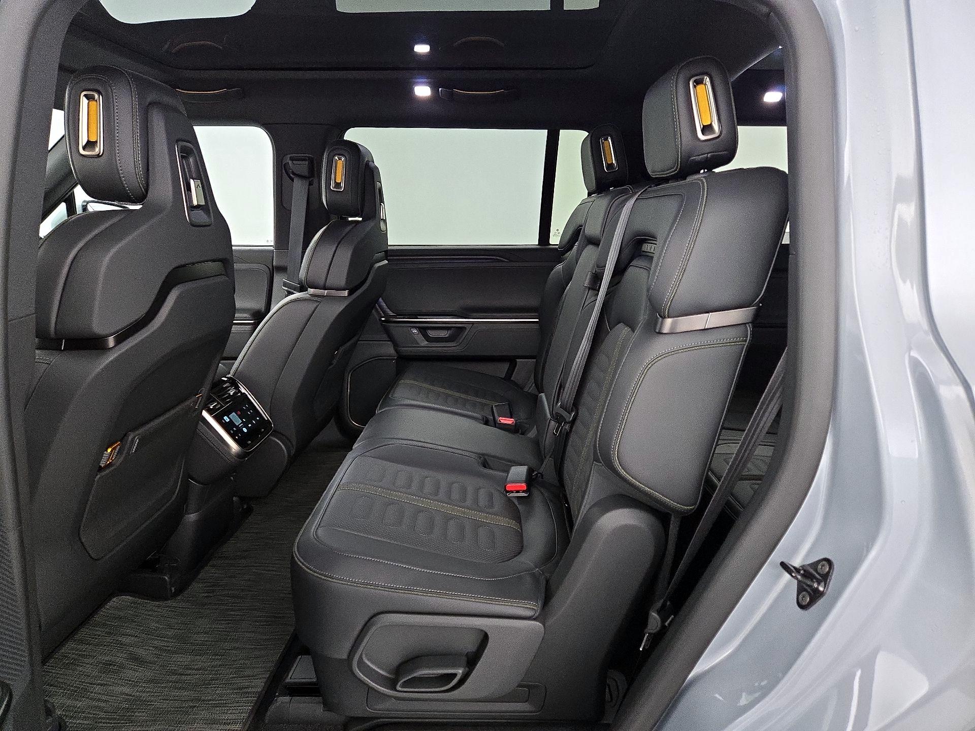 Thumbnail: 2026 Rivian R1S - 20