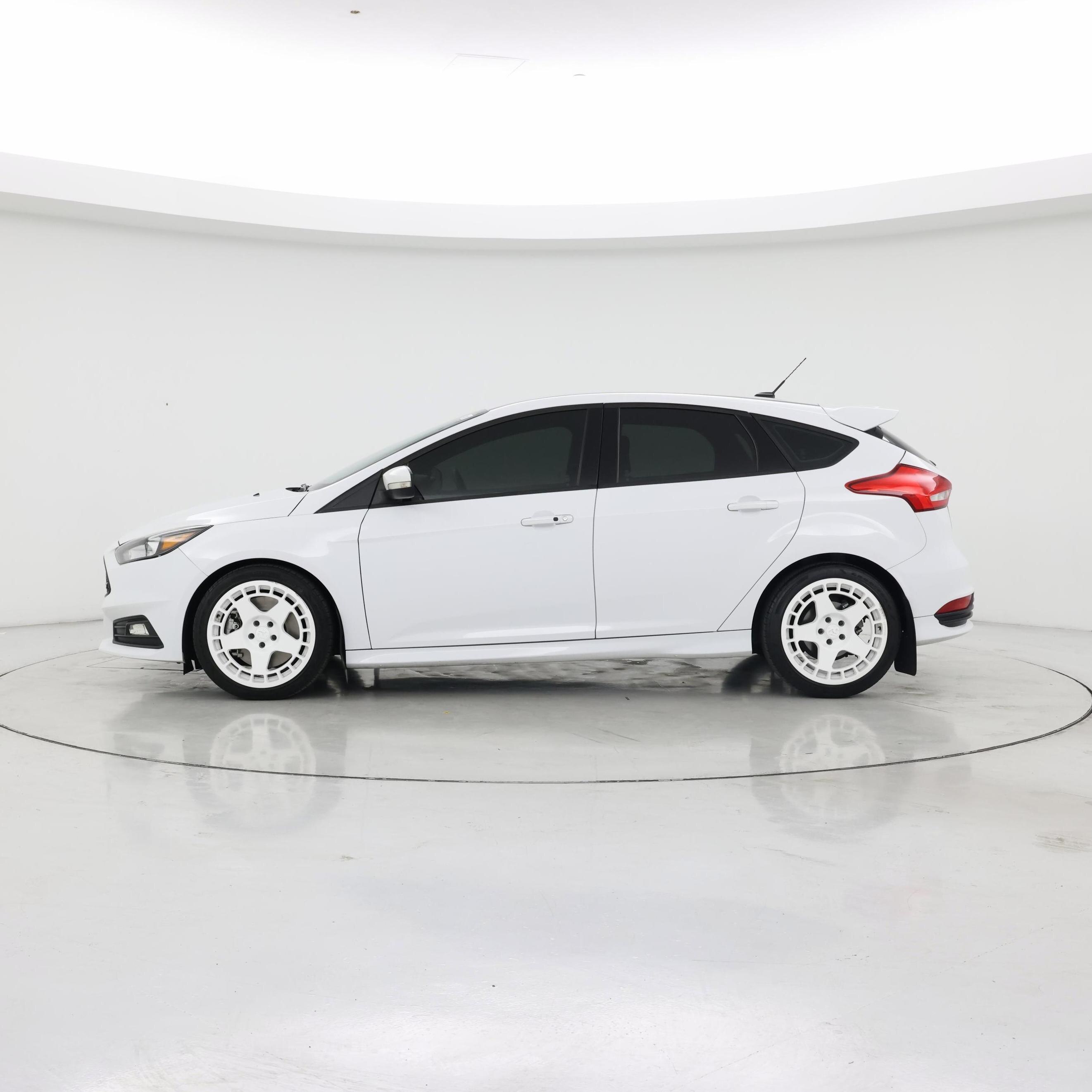 Thumbnail: 2018 Ford Focus - 3