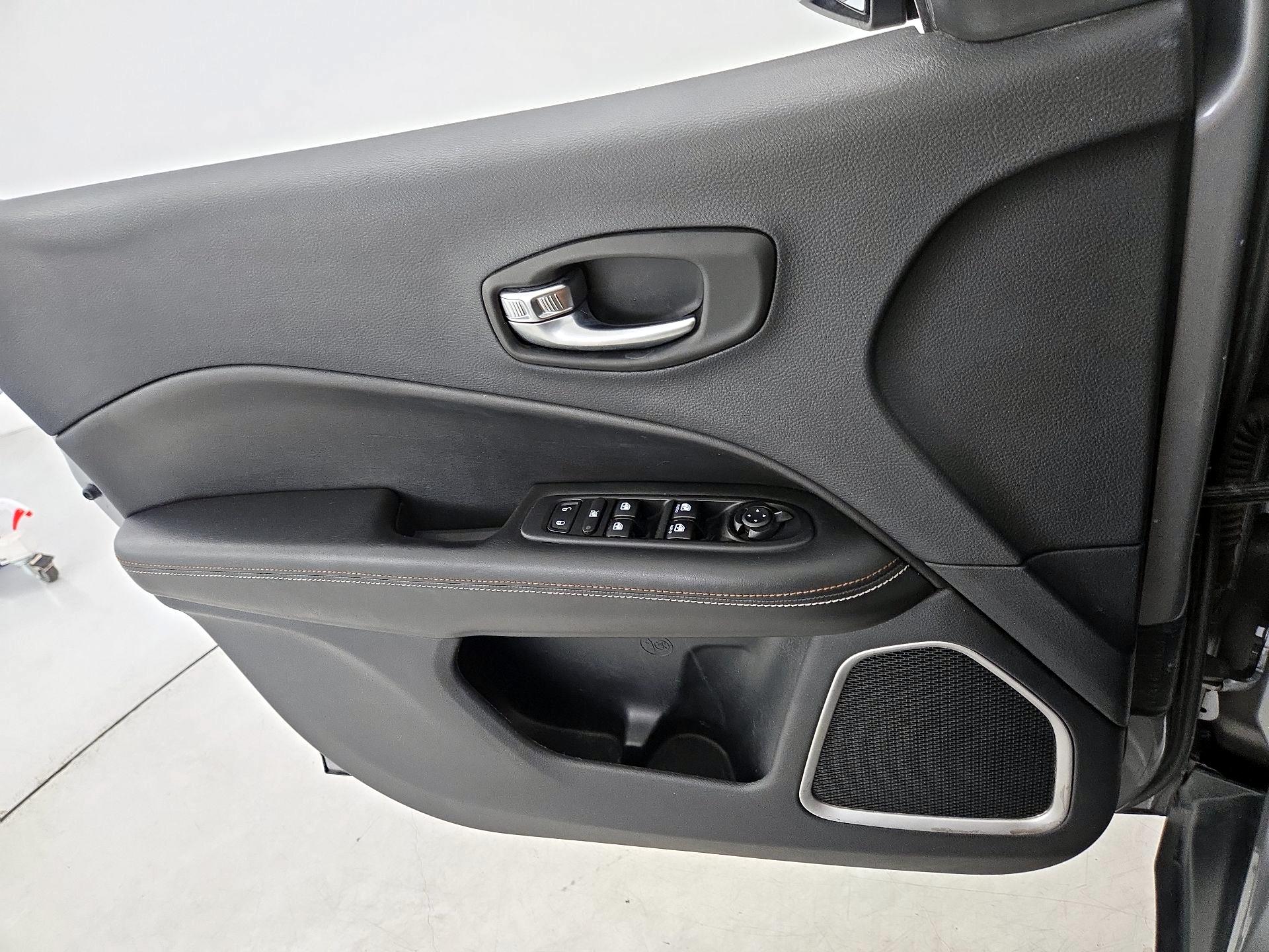 Thumbnail: 2020 Jeep Compass - 12