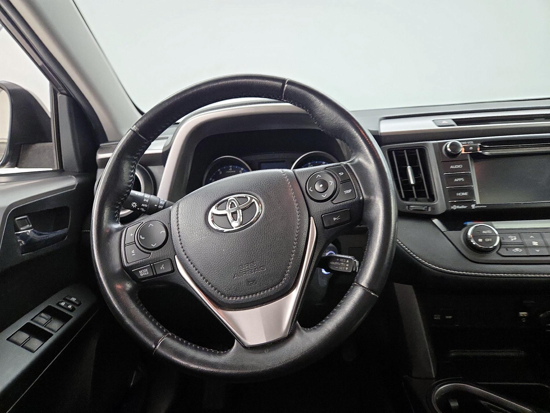 Thumbnail: 2017 Toyota RAV4 - 10