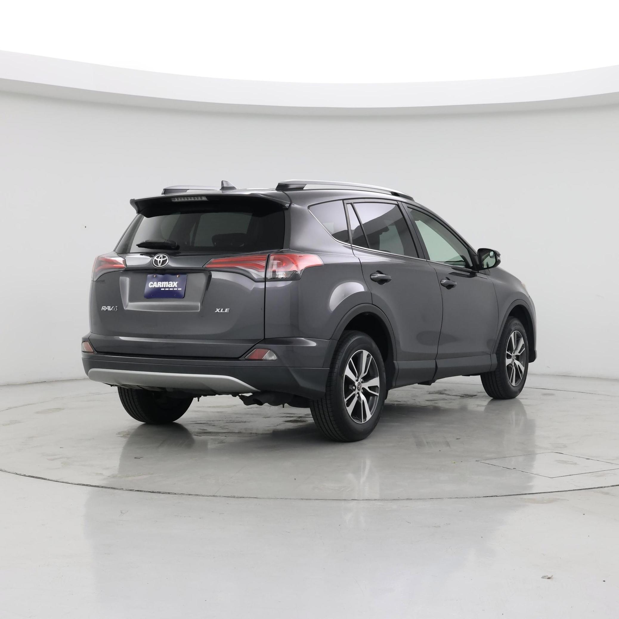 Thumbnail: 2017 Toyota RAV4 - 8
