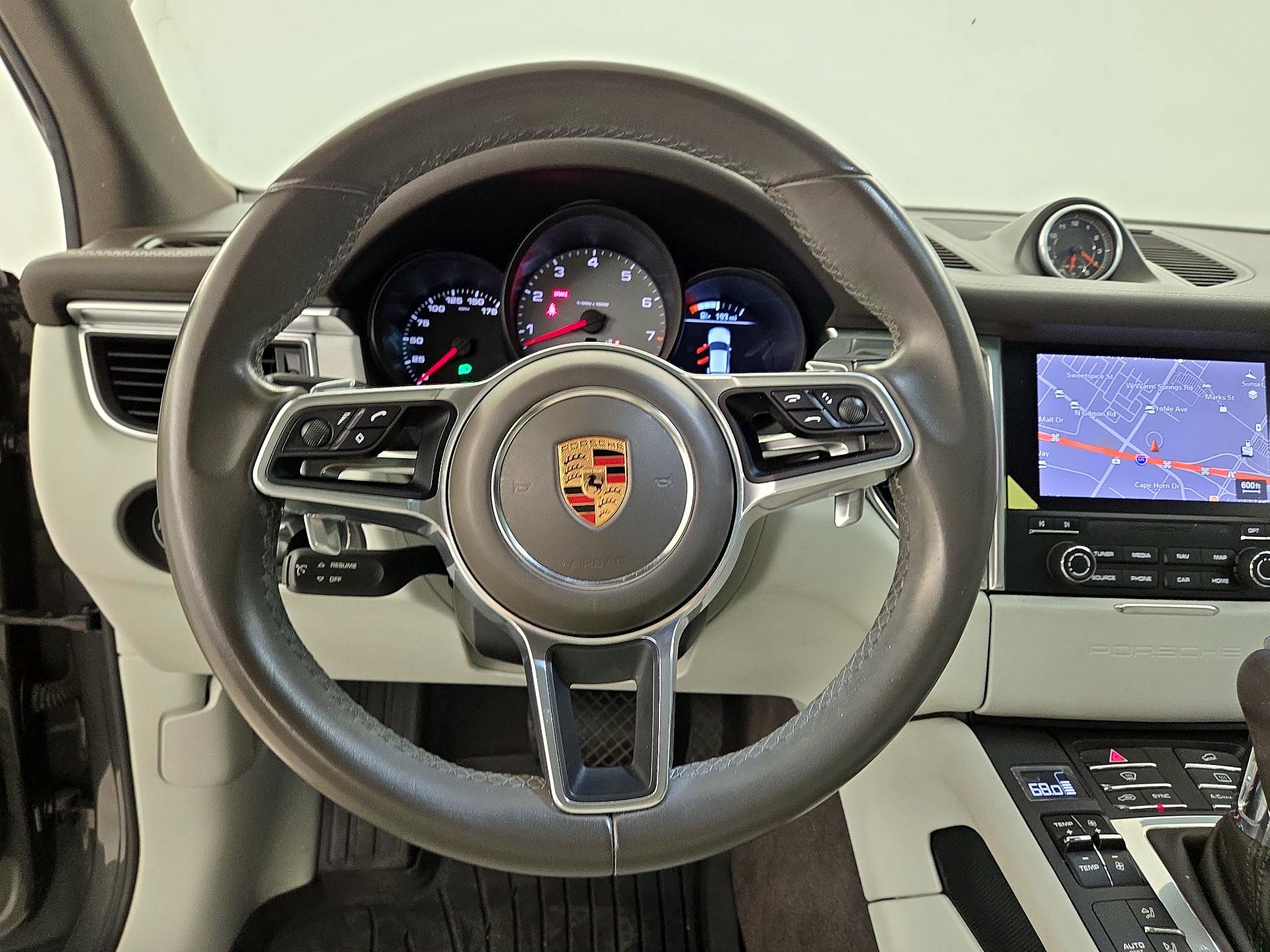 Thumbnail: 2018 Porsche Macan - 10