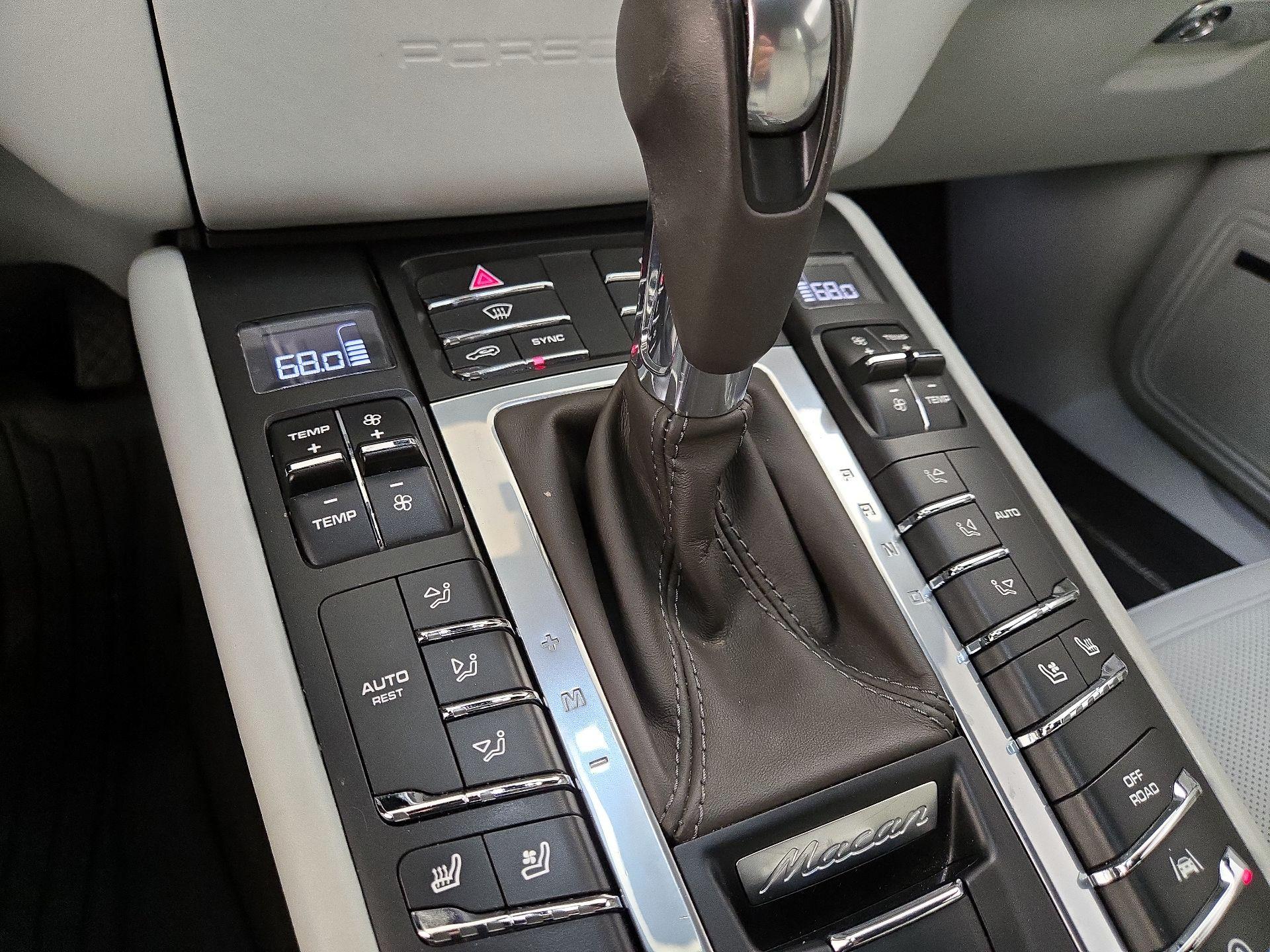 Thumbnail: 2018 Porsche Macan - 17