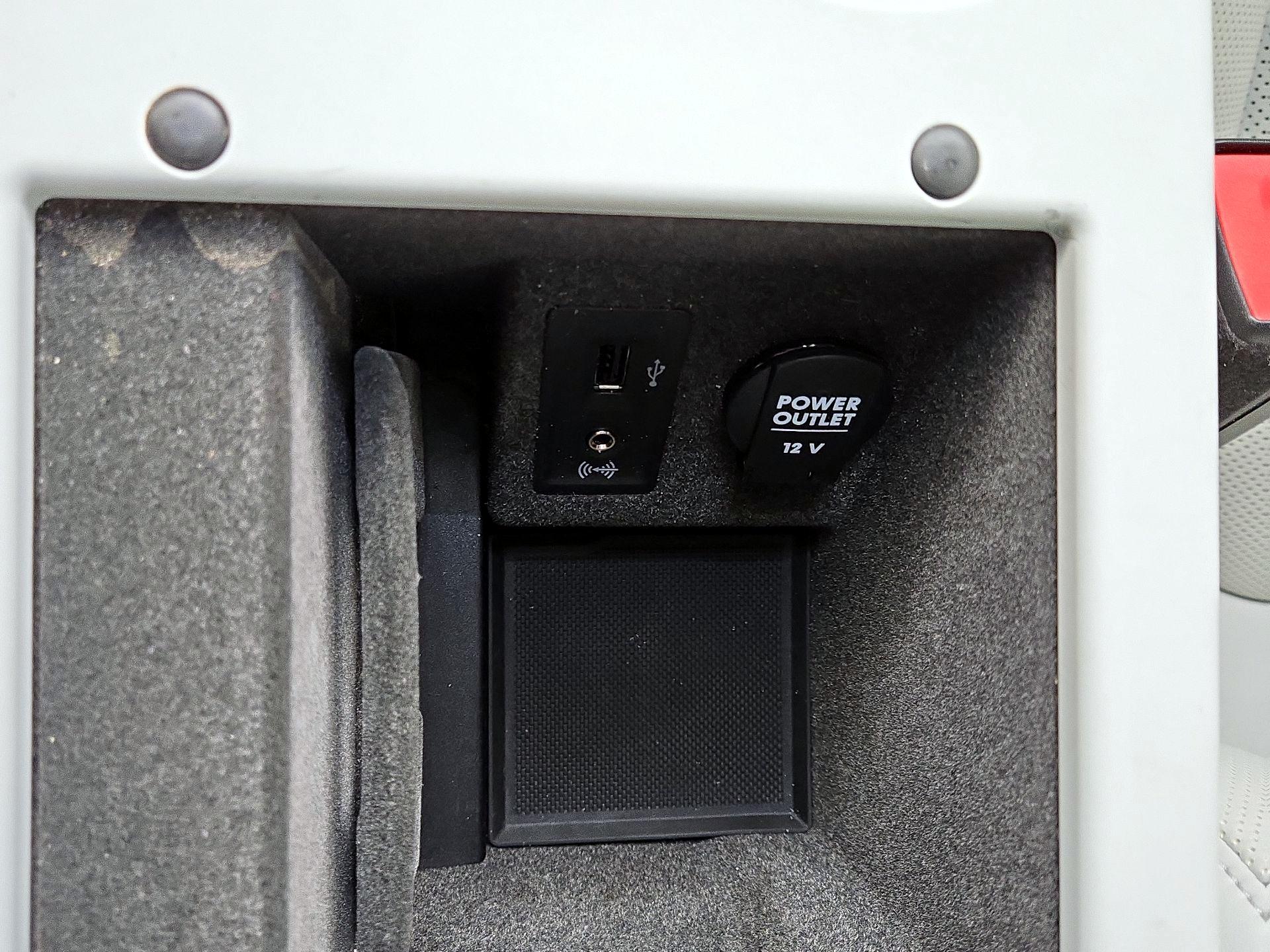 Thumbnail: 2018 Porsche Macan - 19