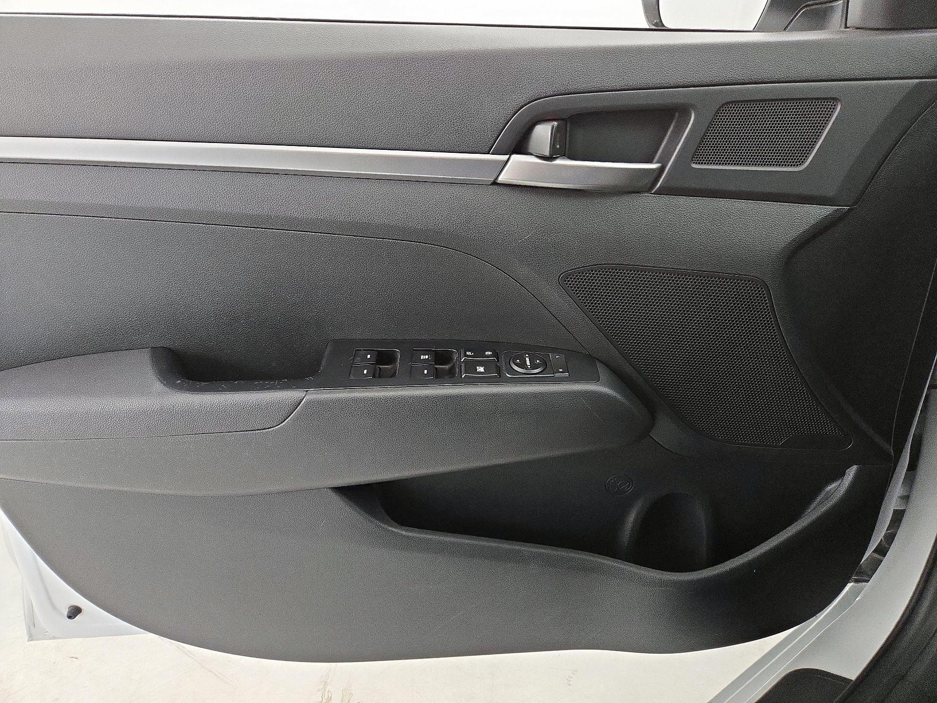 Thumbnail: 2020 Hyundai Elantra - 12