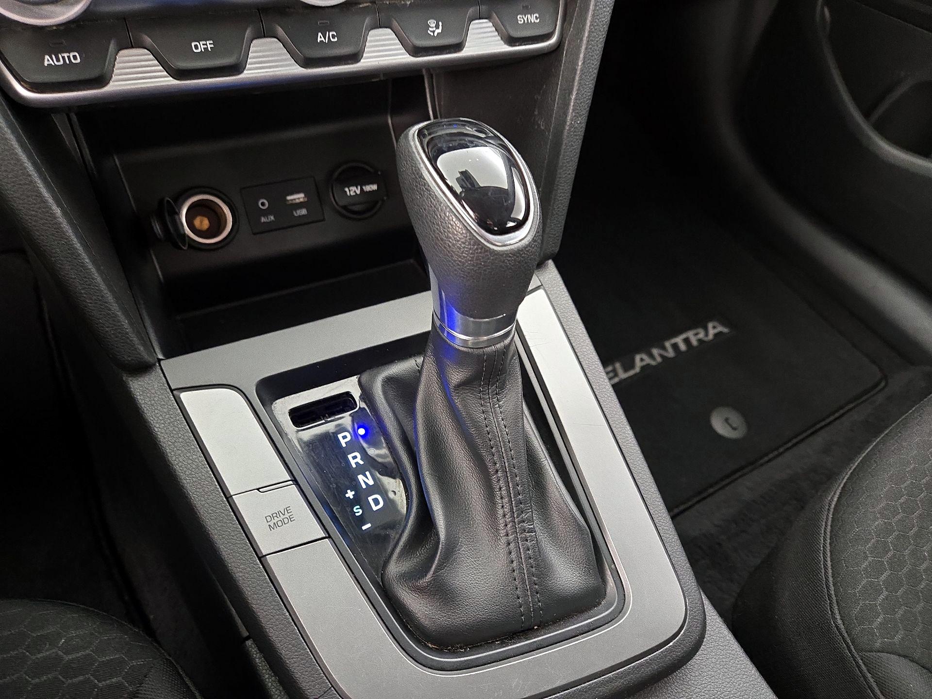 Thumbnail: 2020 Hyundai Elantra - 17