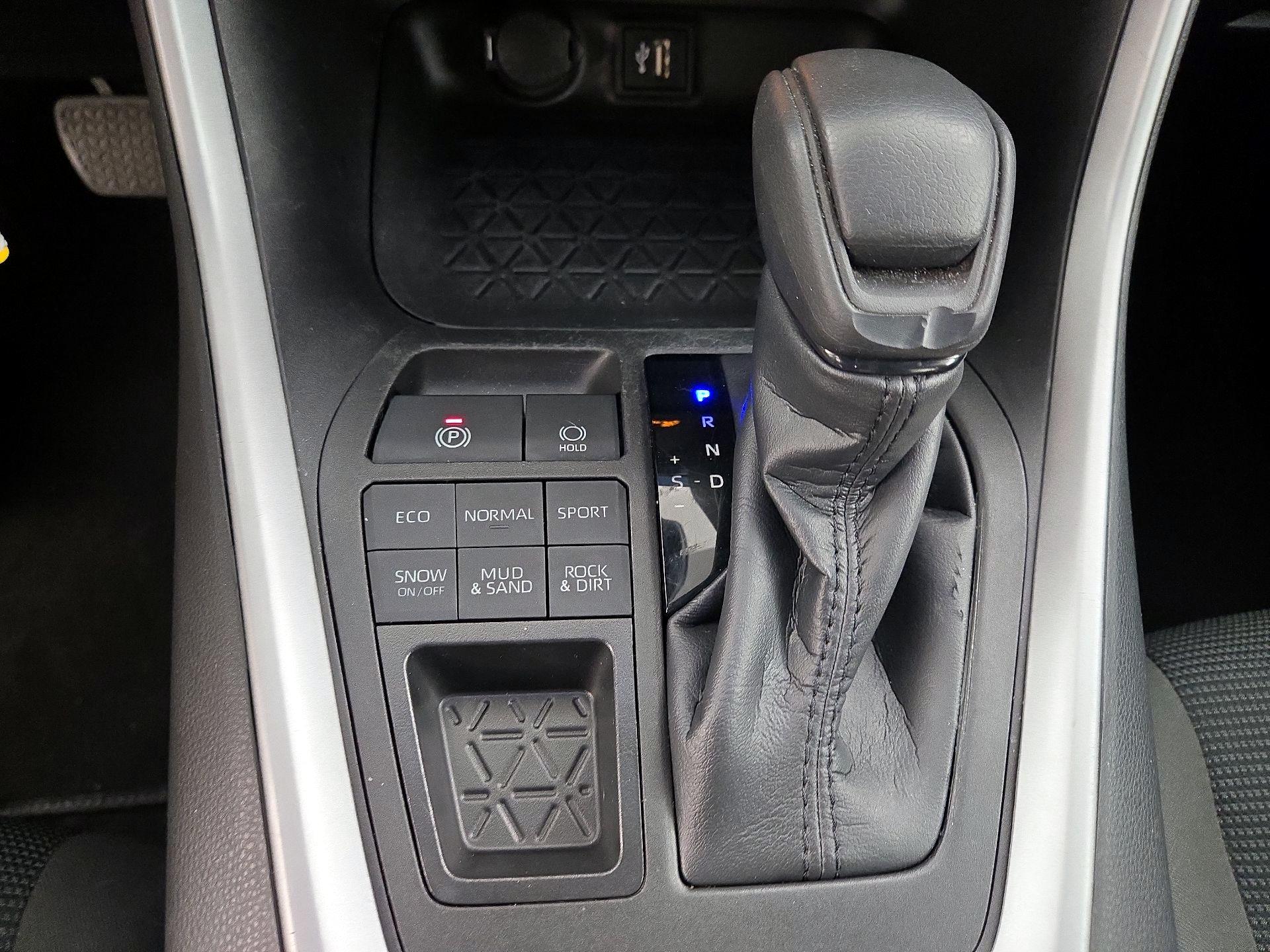 Thumbnail: 2023 Toyota RAV4 - 17