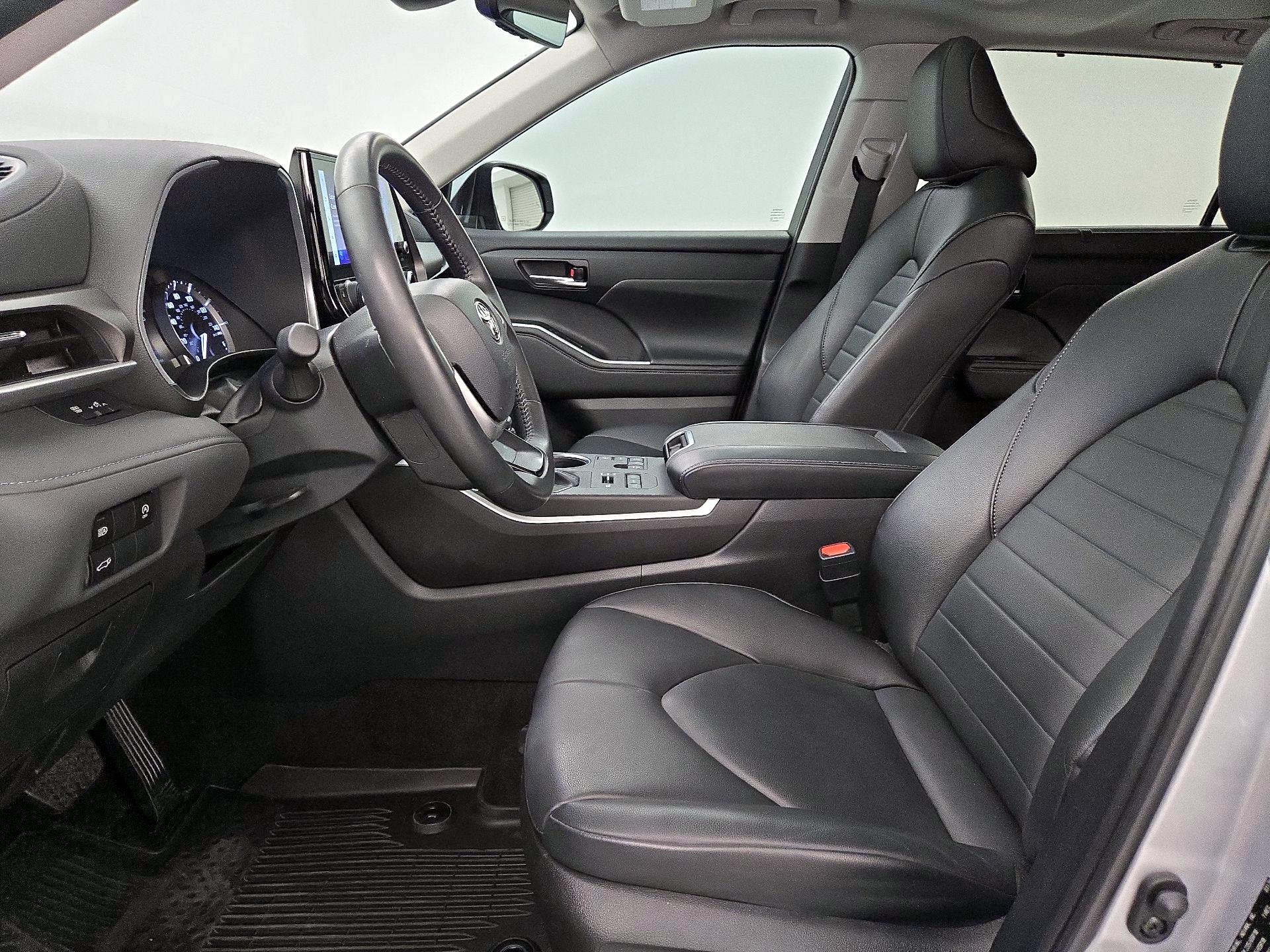 Thumbnail: 2024 Toyota Highlander - 11