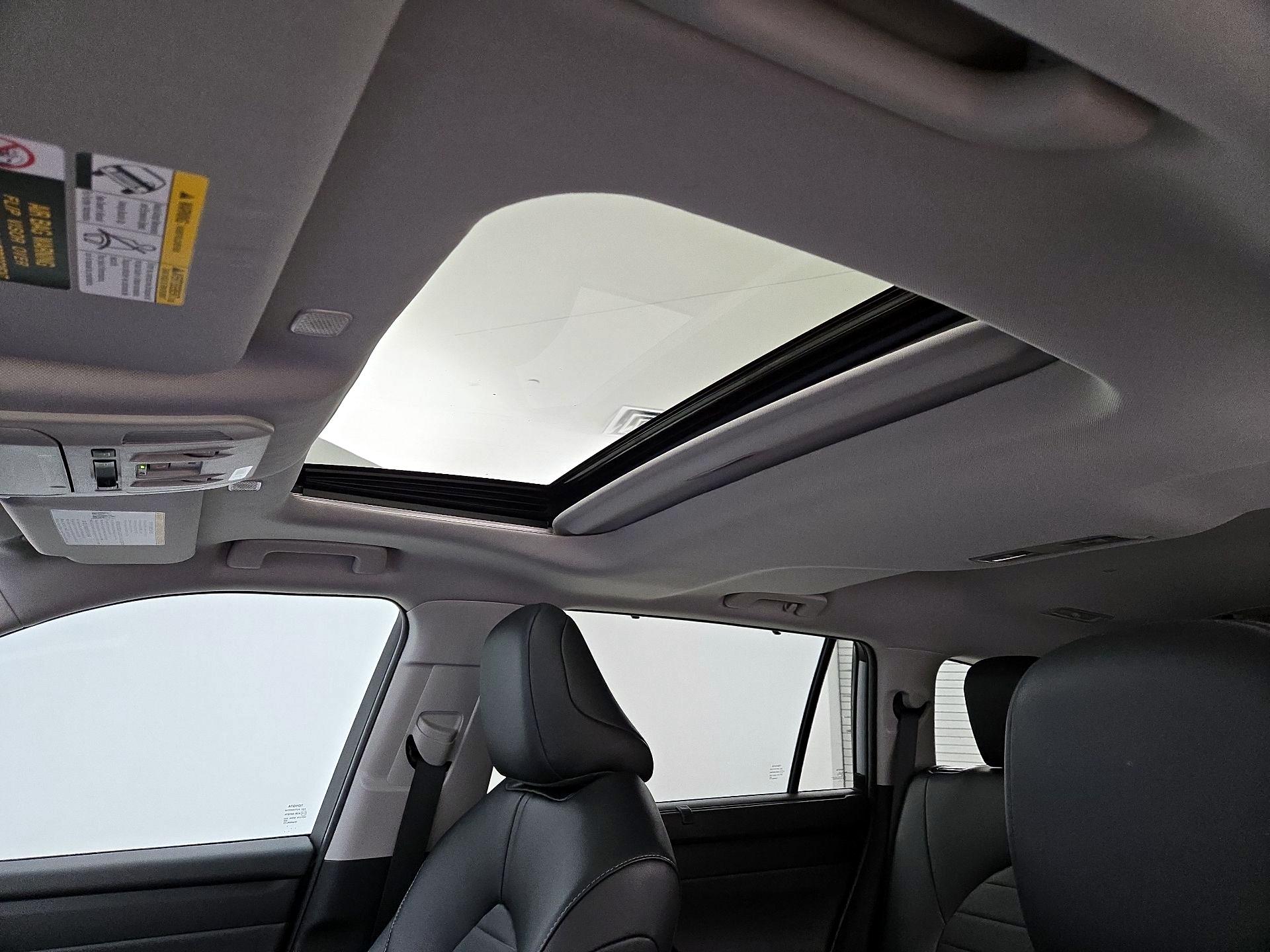 Thumbnail: 2024 Toyota Highlander - 20