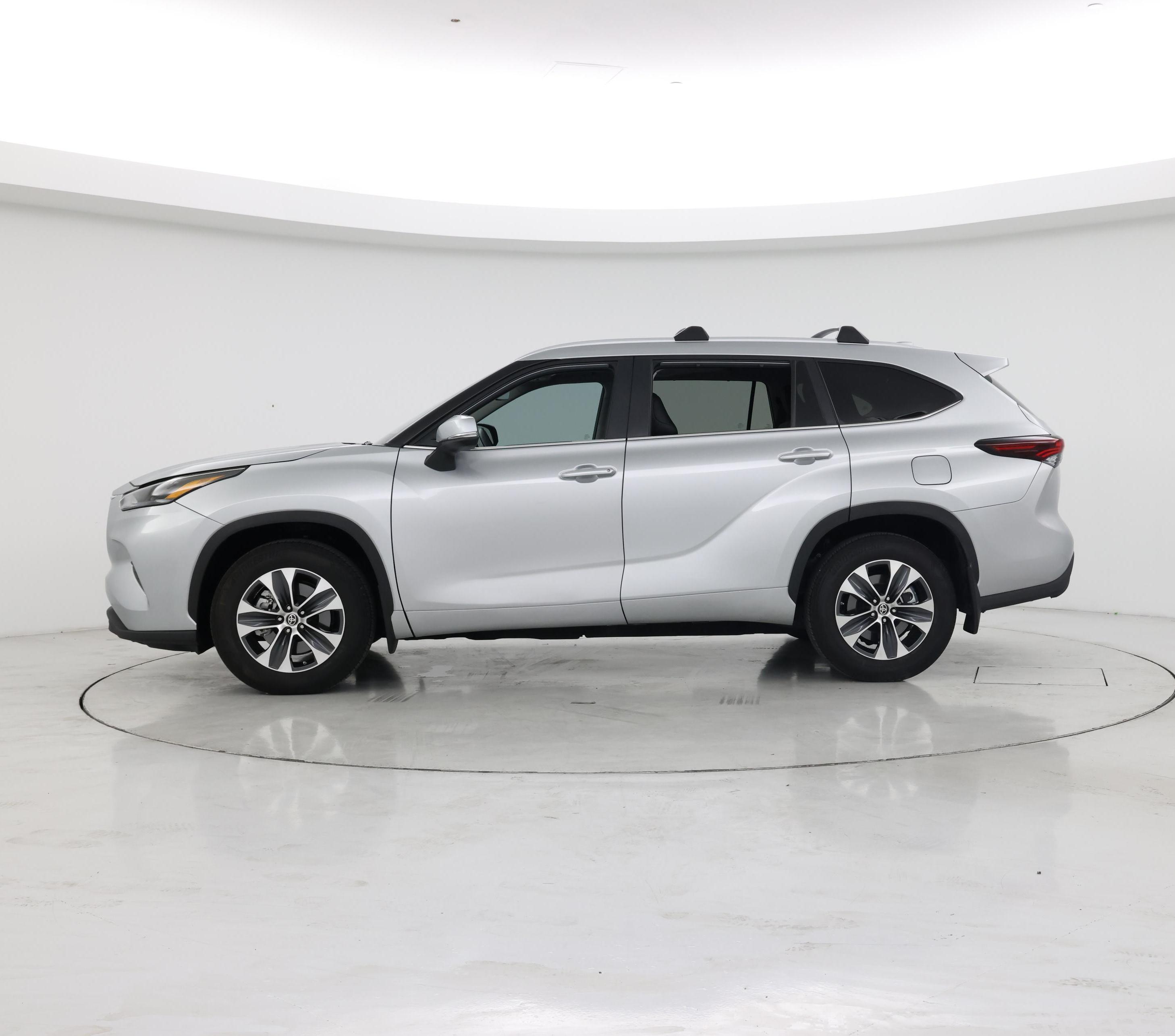 Thumbnail: 2024 Toyota Highlander - 3