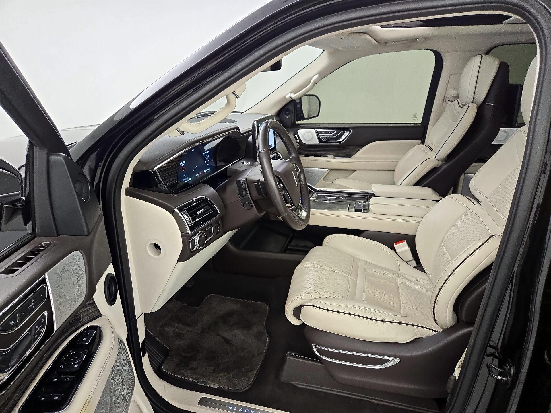 Thumbnail: 2019 Lincoln Navigator - 11