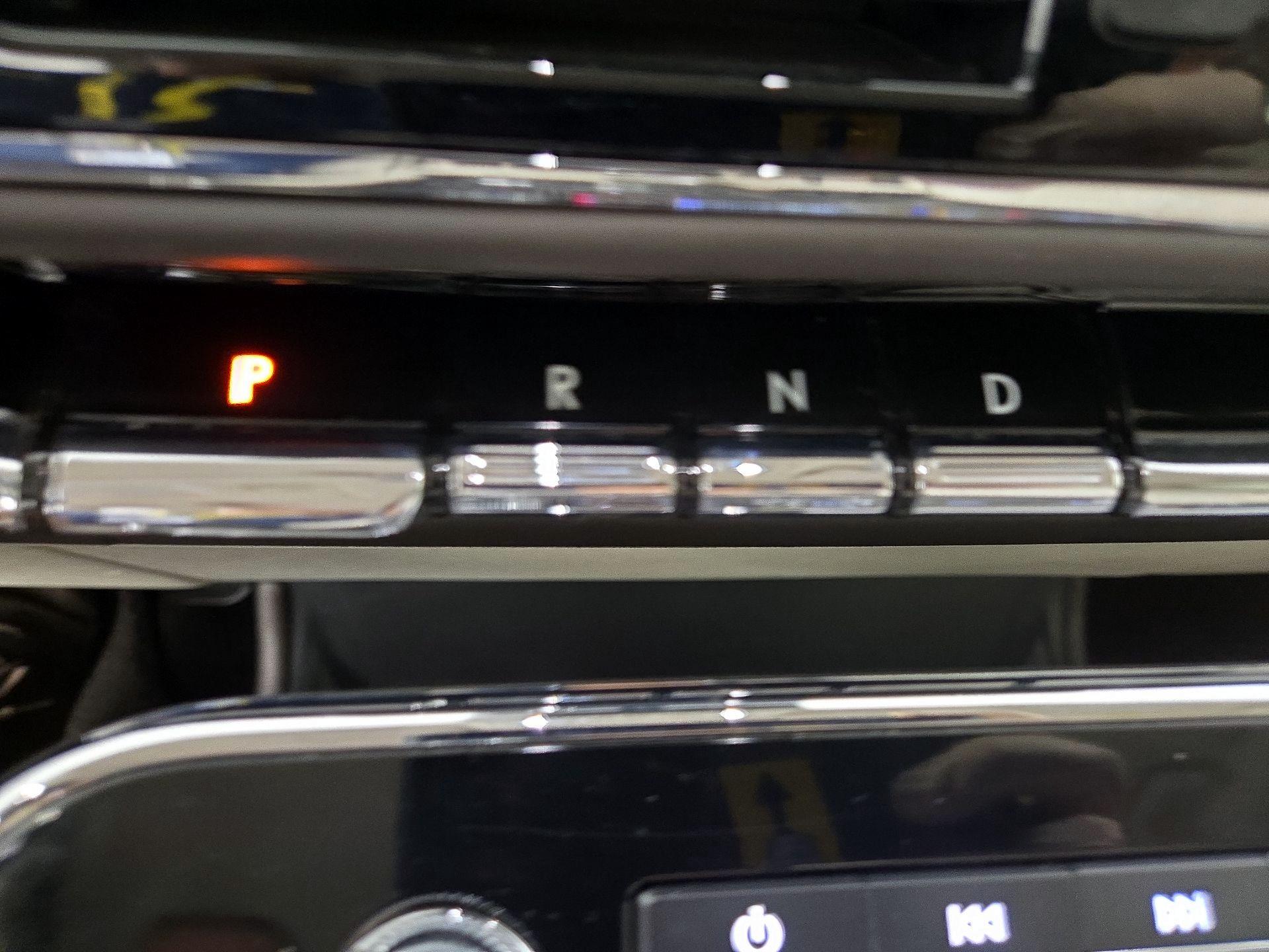 Thumbnail: 2019 Lincoln Navigator - 18