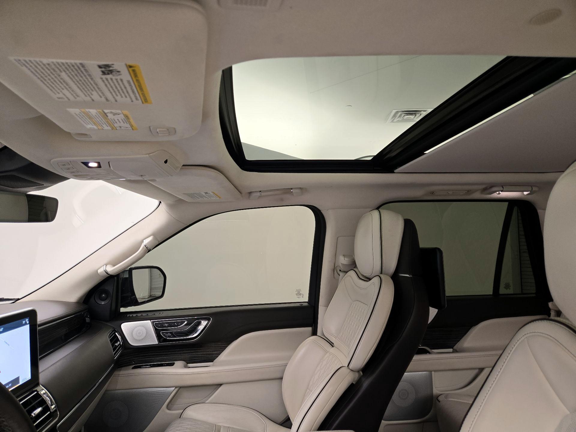 Thumbnail: 2019 Lincoln Navigator - 20