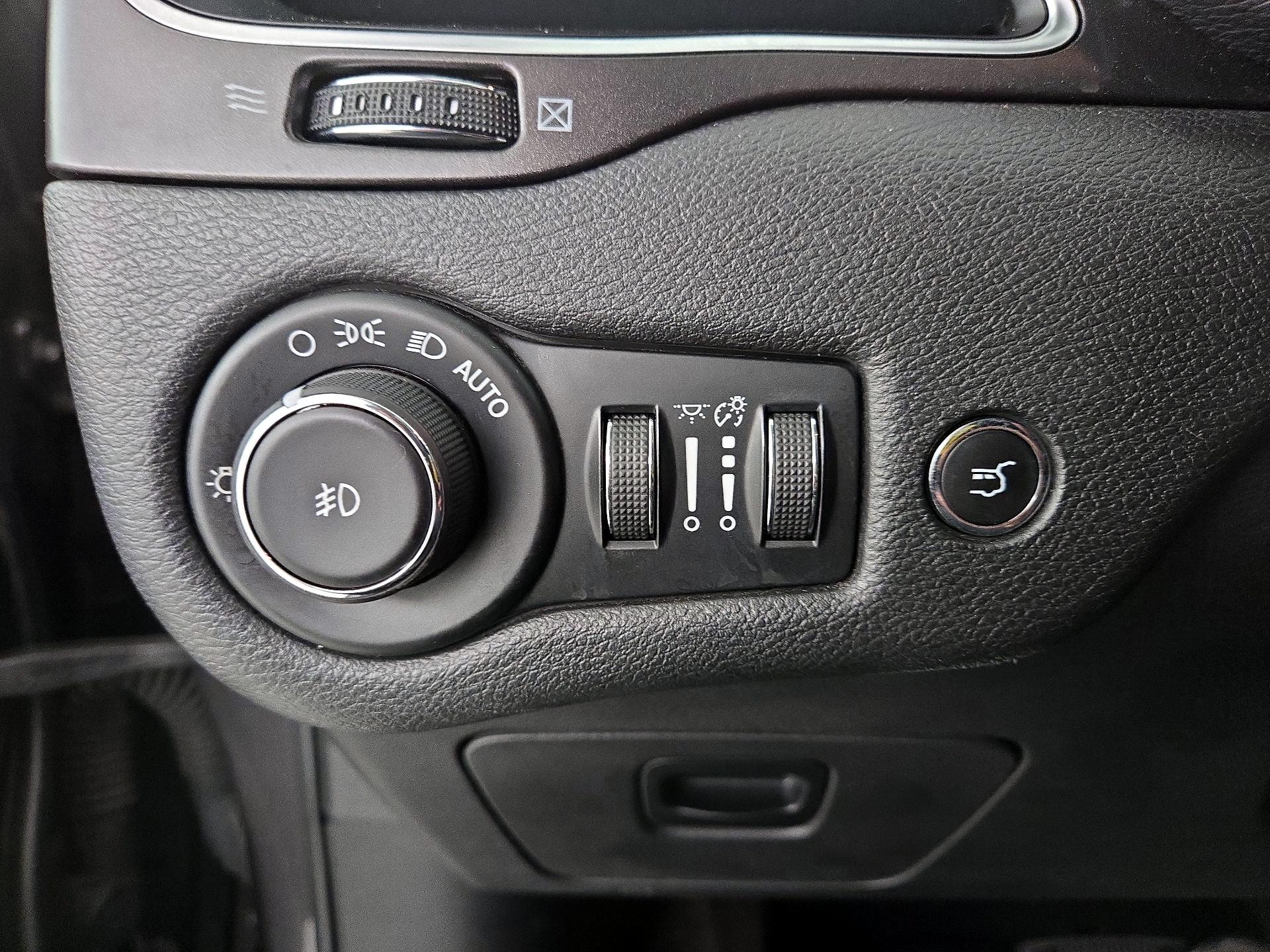 Thumbnail: 2019 Jeep Cherokee - 13