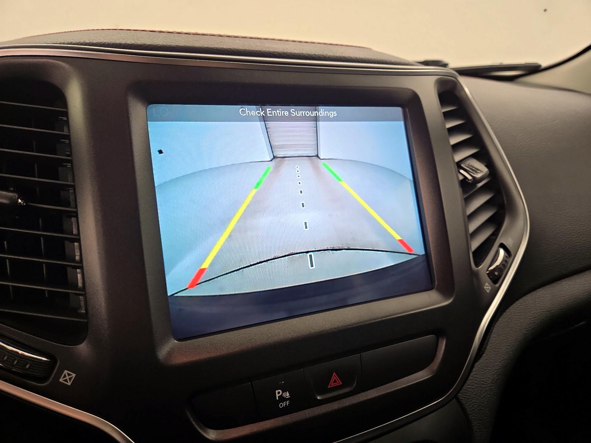 Thumbnail: 2019 Jeep Cherokee - 15