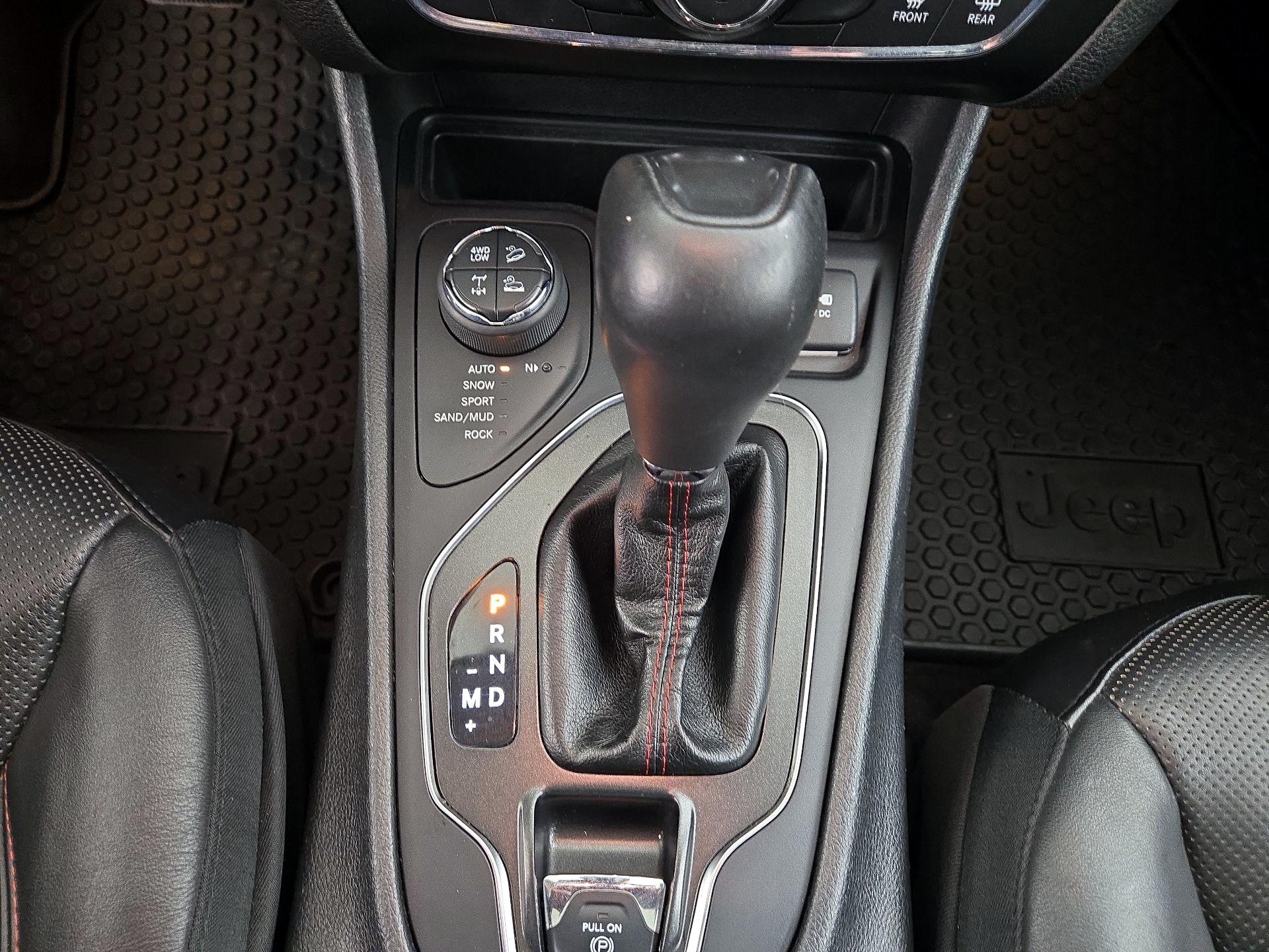 Thumbnail: 2019 Jeep Cherokee - 18