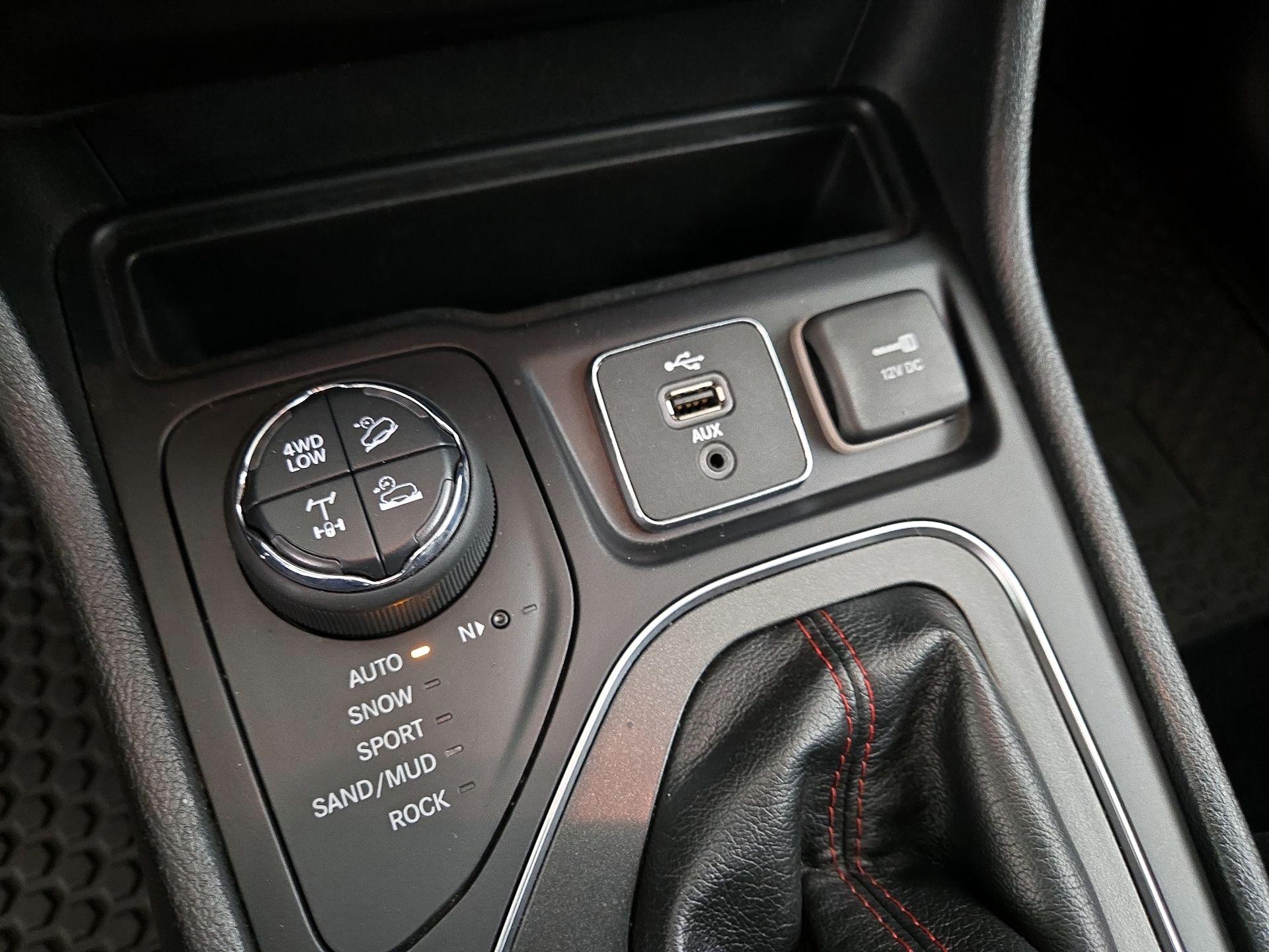 Thumbnail: 2019 Jeep Cherokee - 19