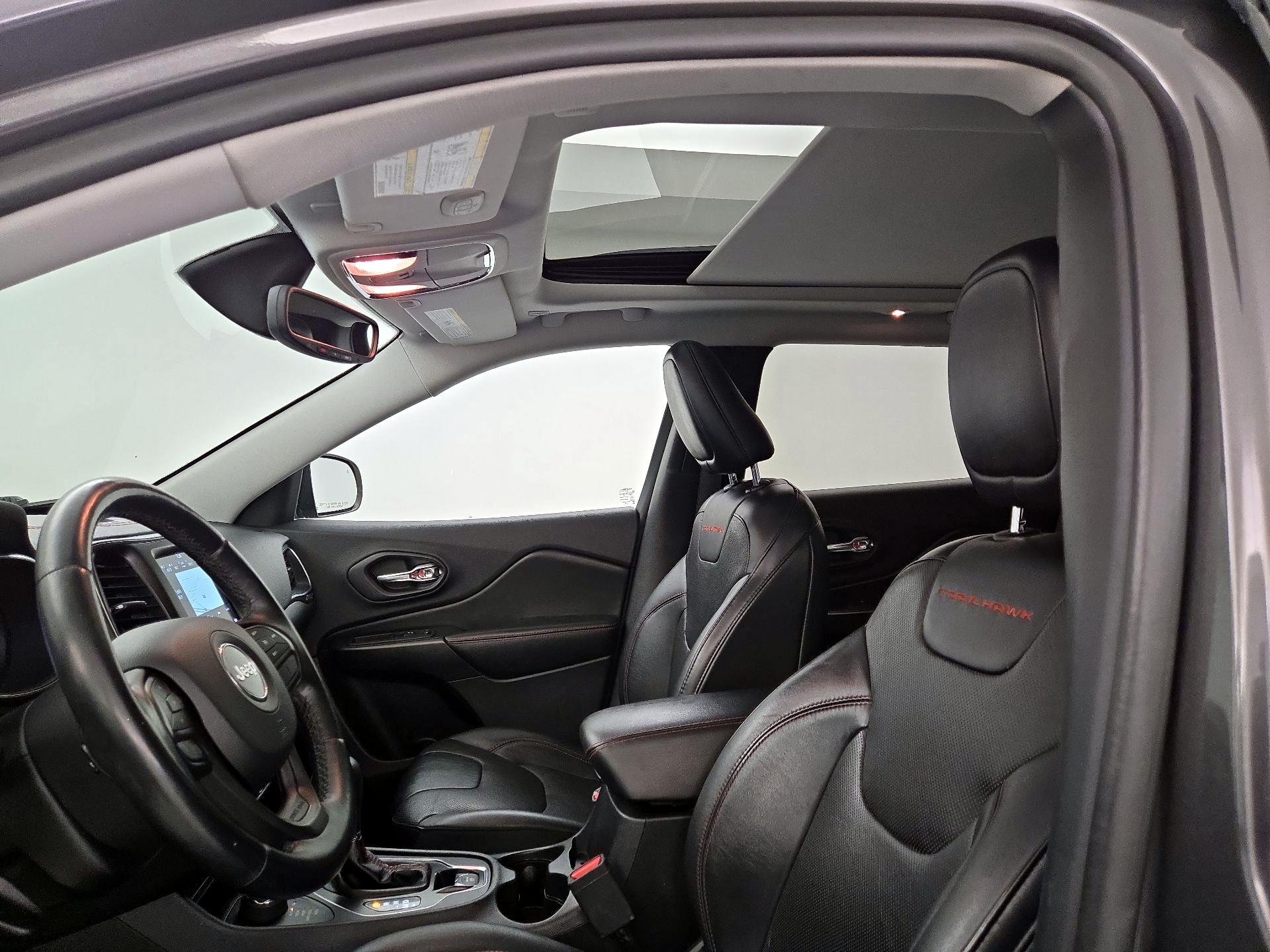 Thumbnail: 2019 Jeep Cherokee - 20