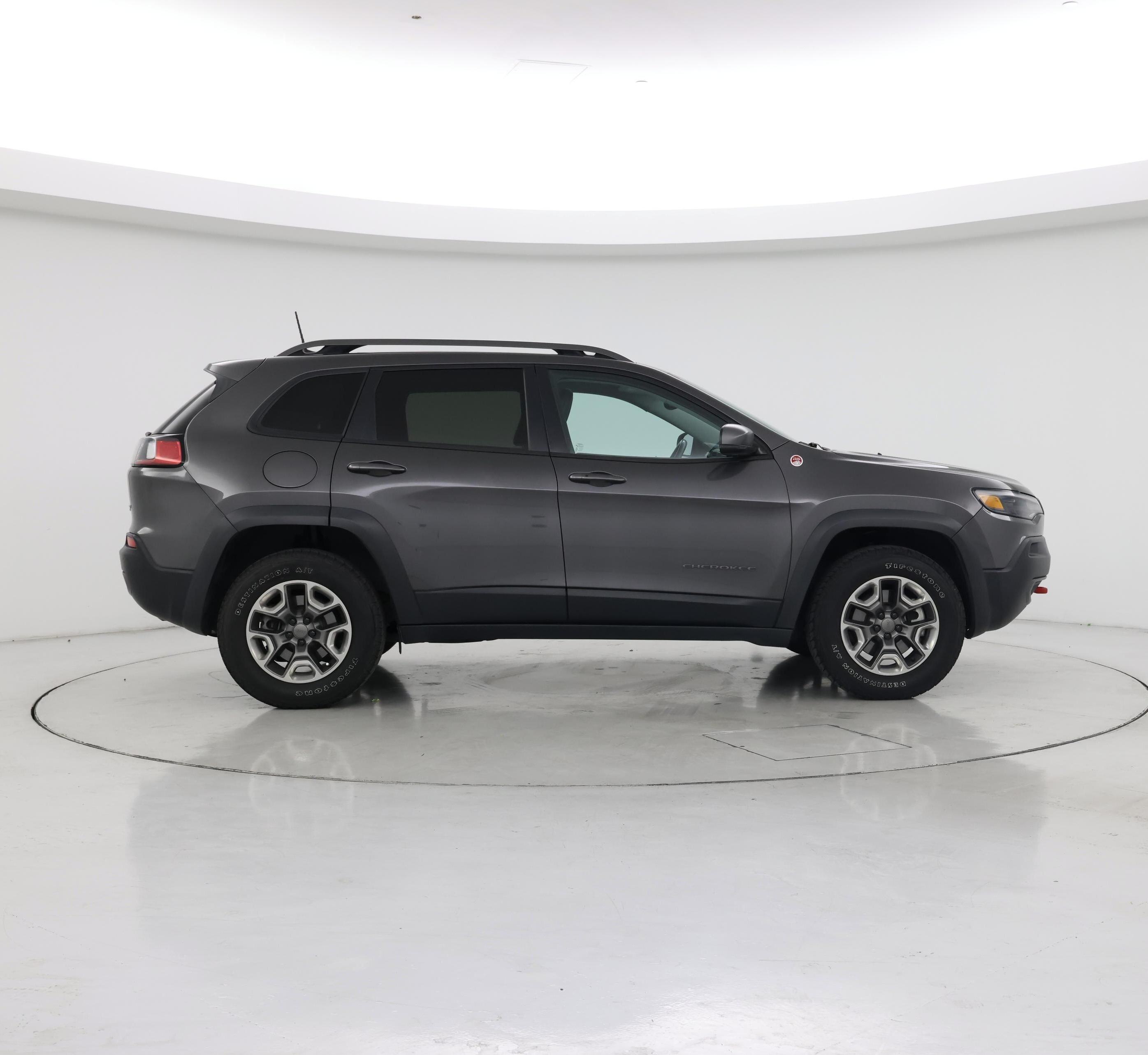 Thumbnail: 2019 Jeep Cherokee - 7