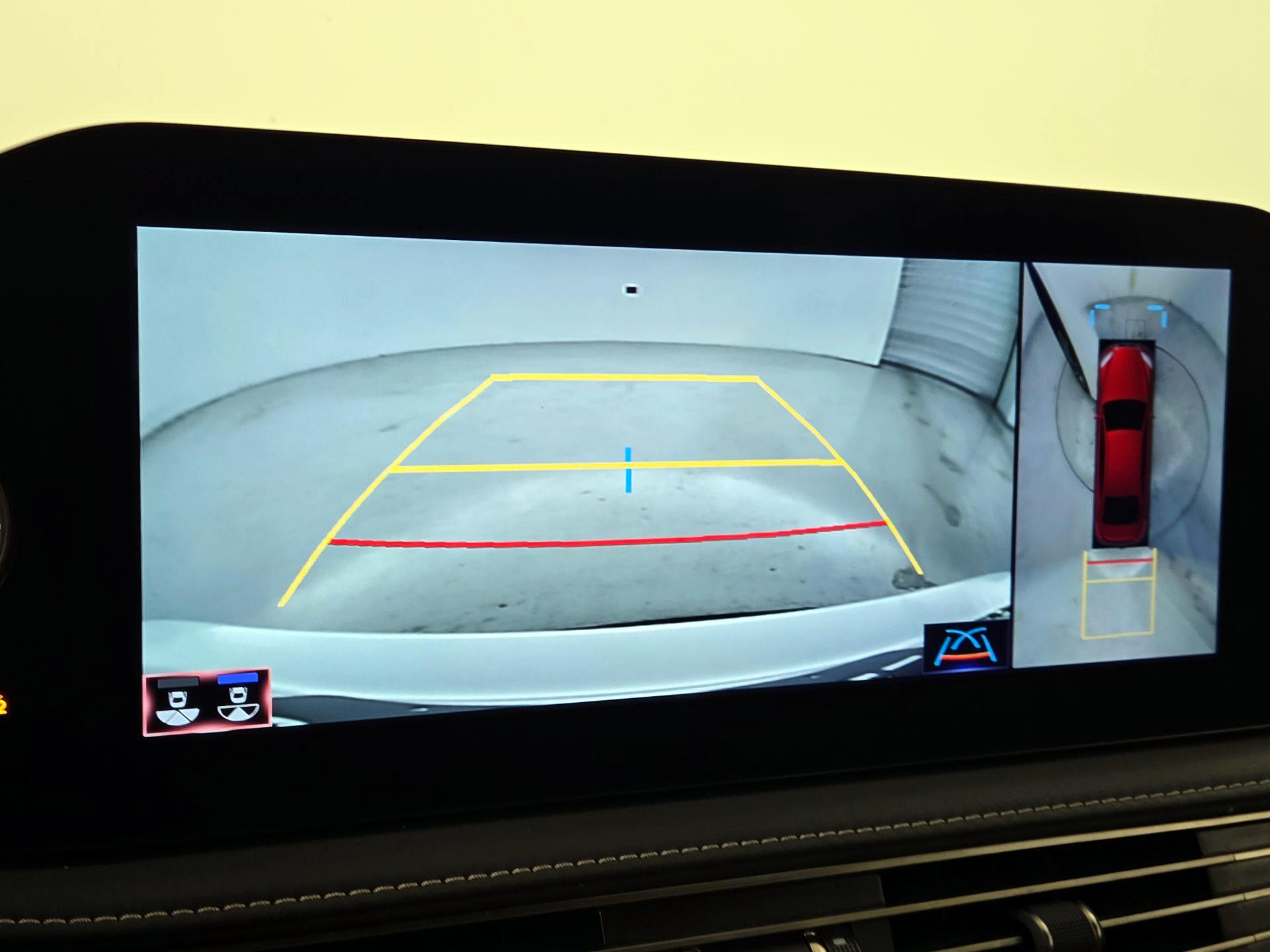 Thumbnail: 2021 Lexus LS - 13