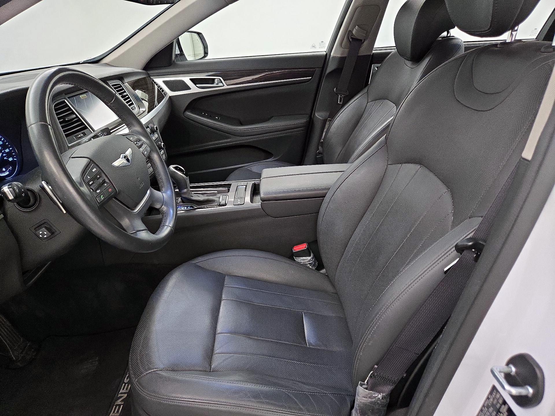 Thumbnail: 2015 Hyundai Genesis - 11