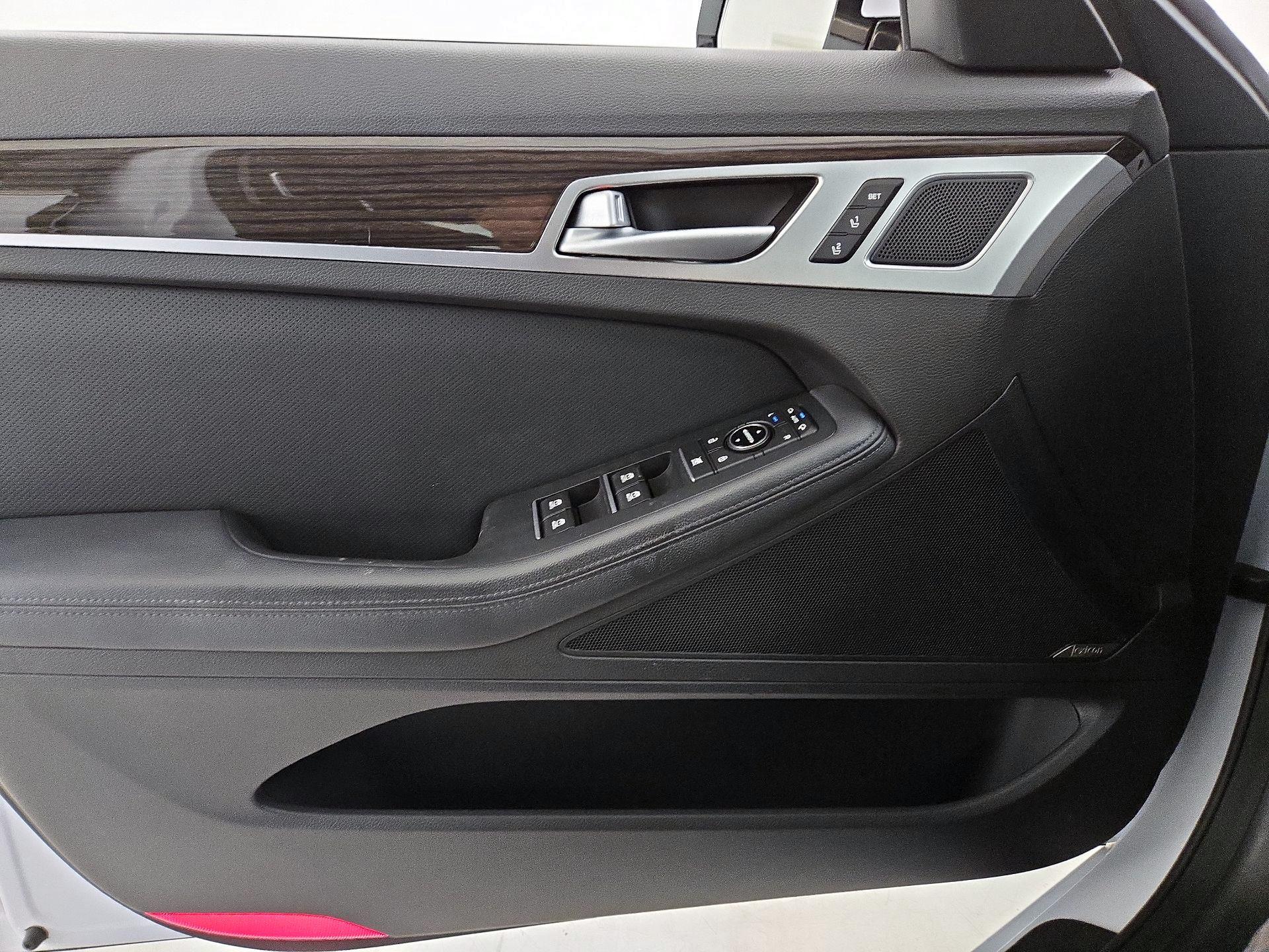 Thumbnail: 2015 Hyundai Genesis - 12