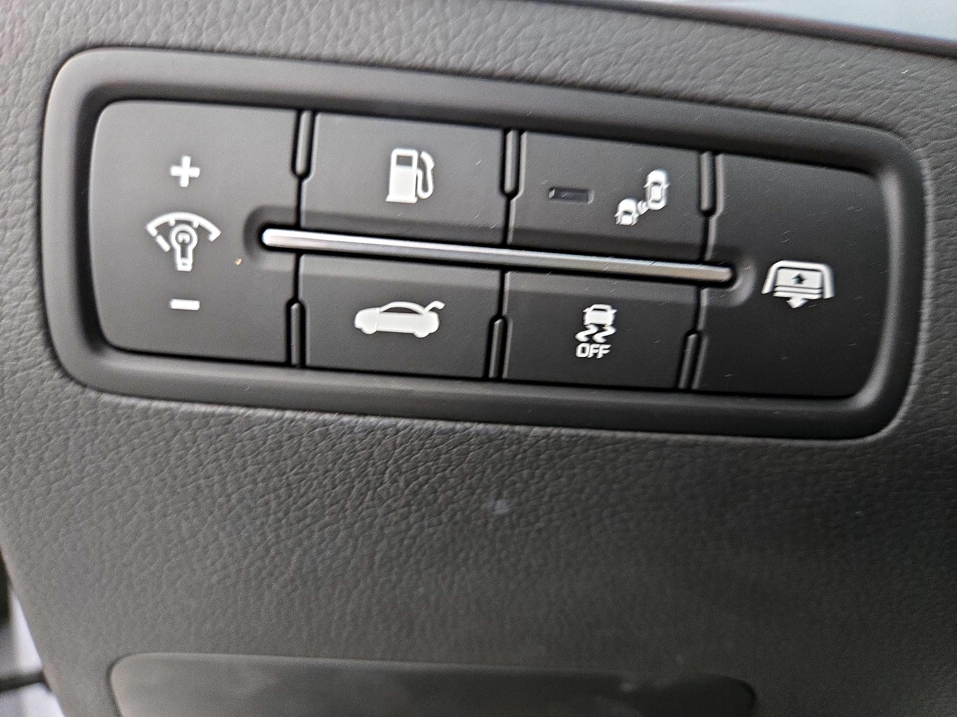 Thumbnail: 2015 Hyundai Genesis - 13