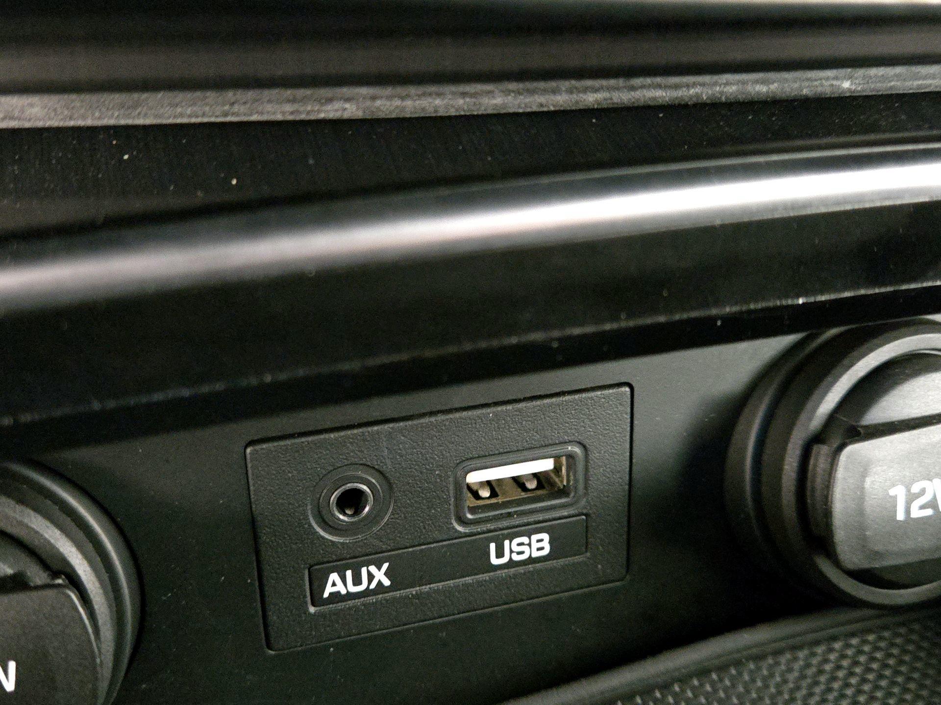 Thumbnail: 2015 Hyundai Genesis - 19