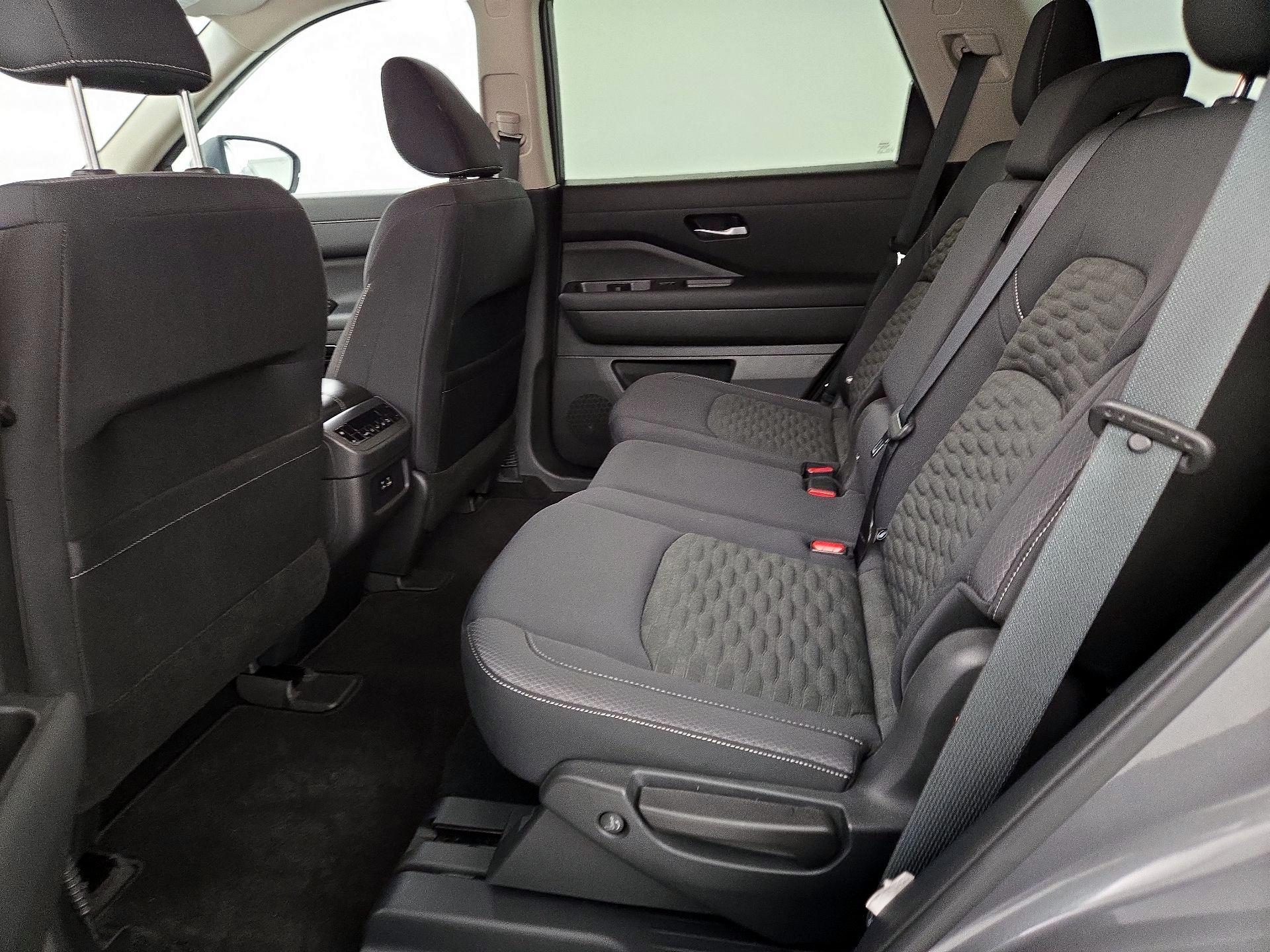 Thumbnail: 2022 Nissan Pathfinder - 19