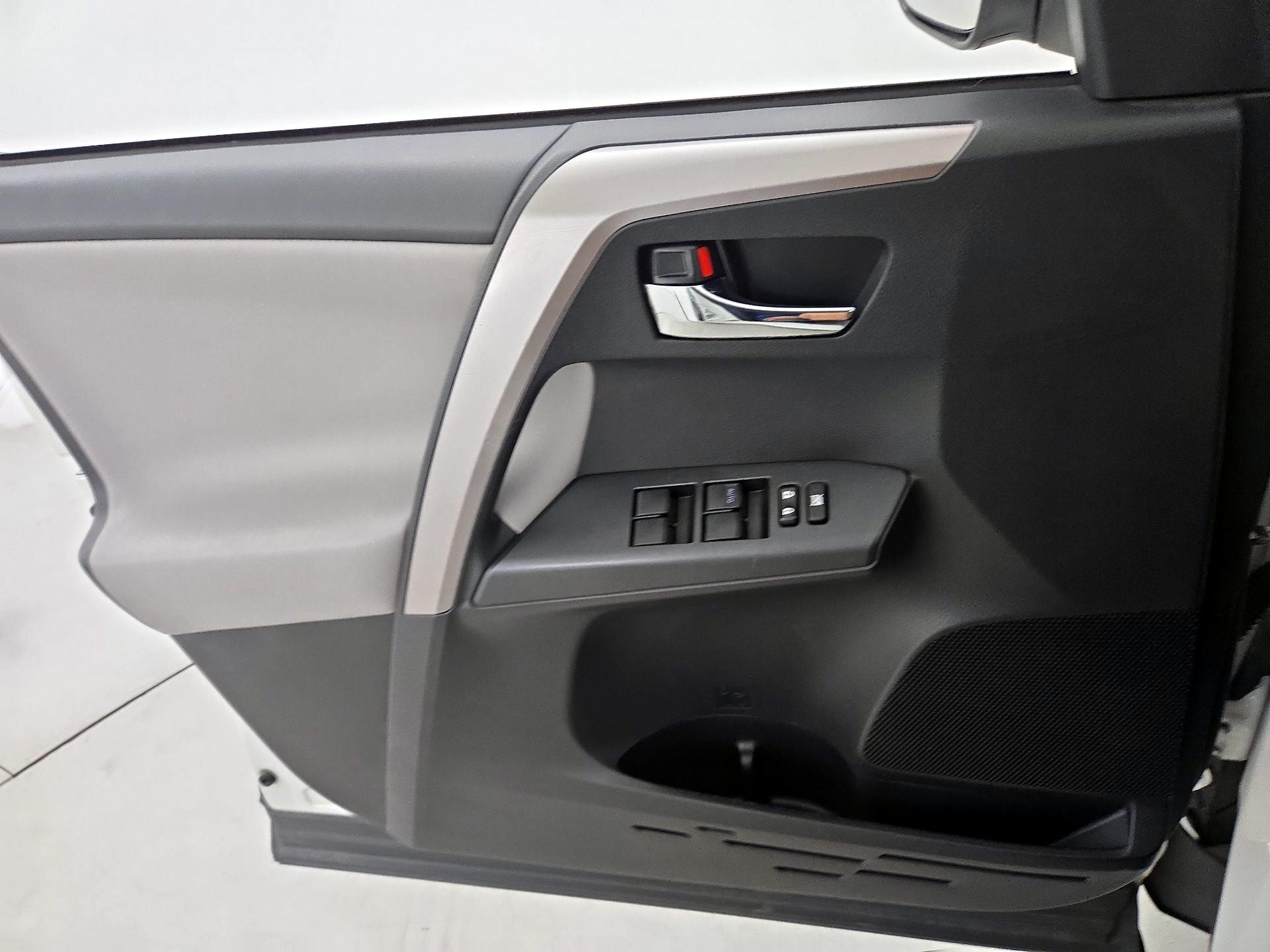 Thumbnail: 2017 Toyota RAV4 - 12