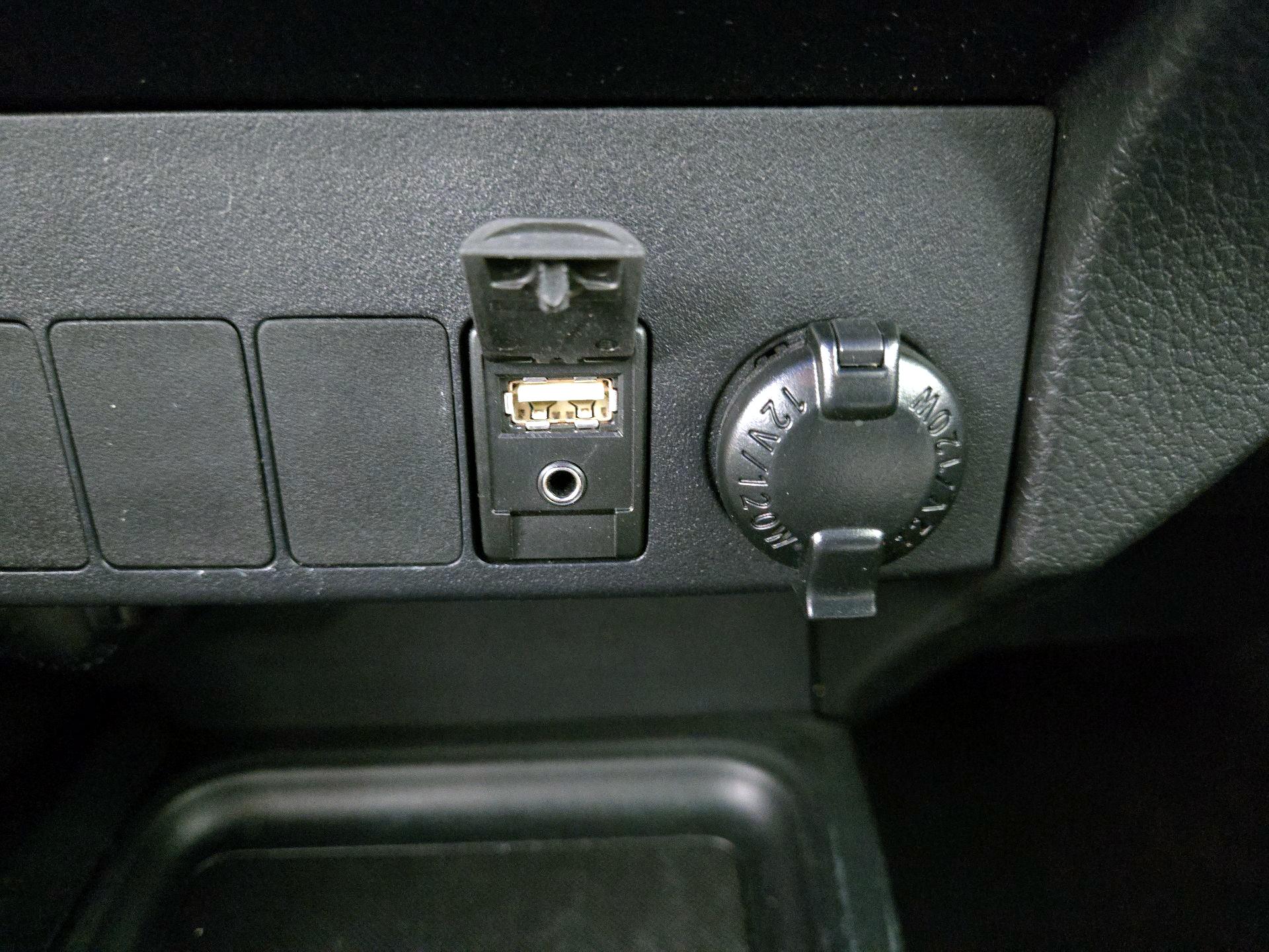 Thumbnail: 2017 Toyota RAV4 - 18